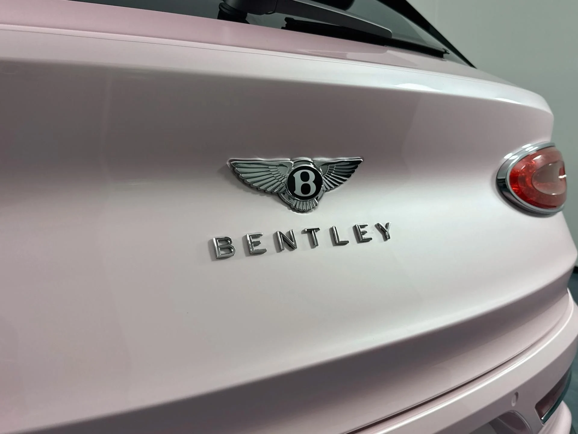 mph051_2001187294_Used_2023_Bentley_Bentayga_Azure_V8_1789145837_32ea398295