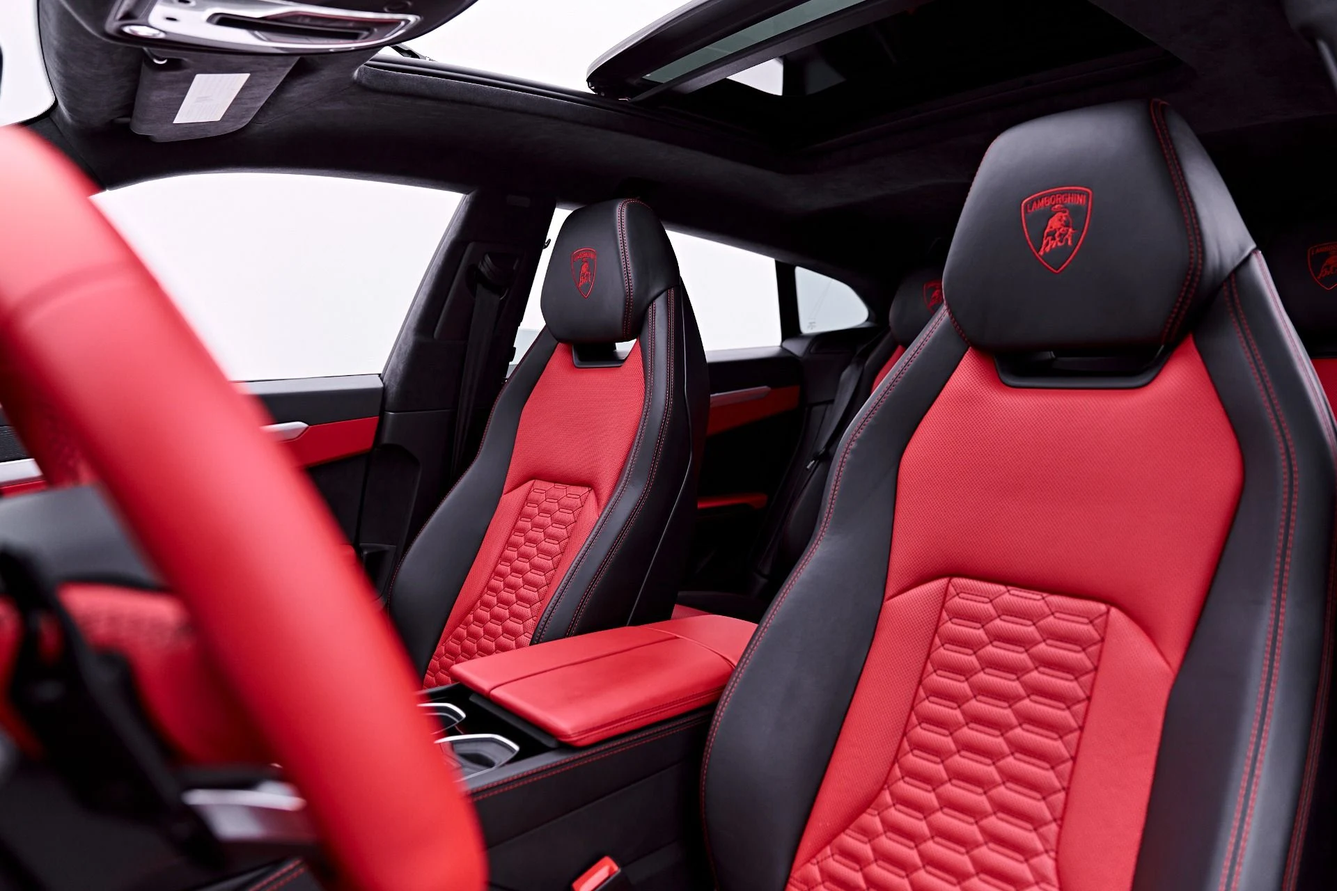 mph051_2040064333_Used_2019_Lamborghini_Urus_Base_1782948010_12ff283bb7