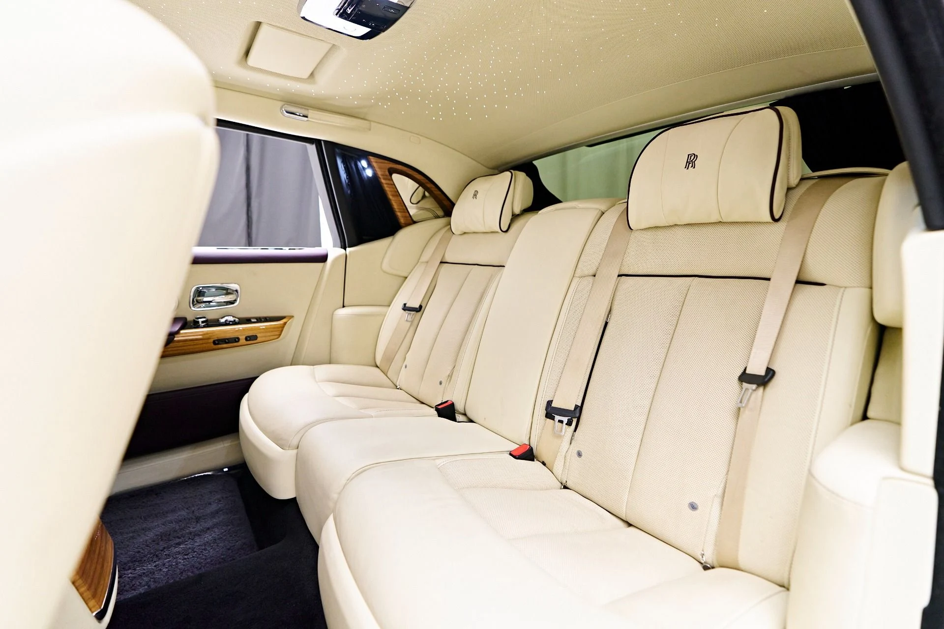 mph051_2060245999_Used_2019_Rolls_Royce_Phantom_Base_1747772635_e3a161967b