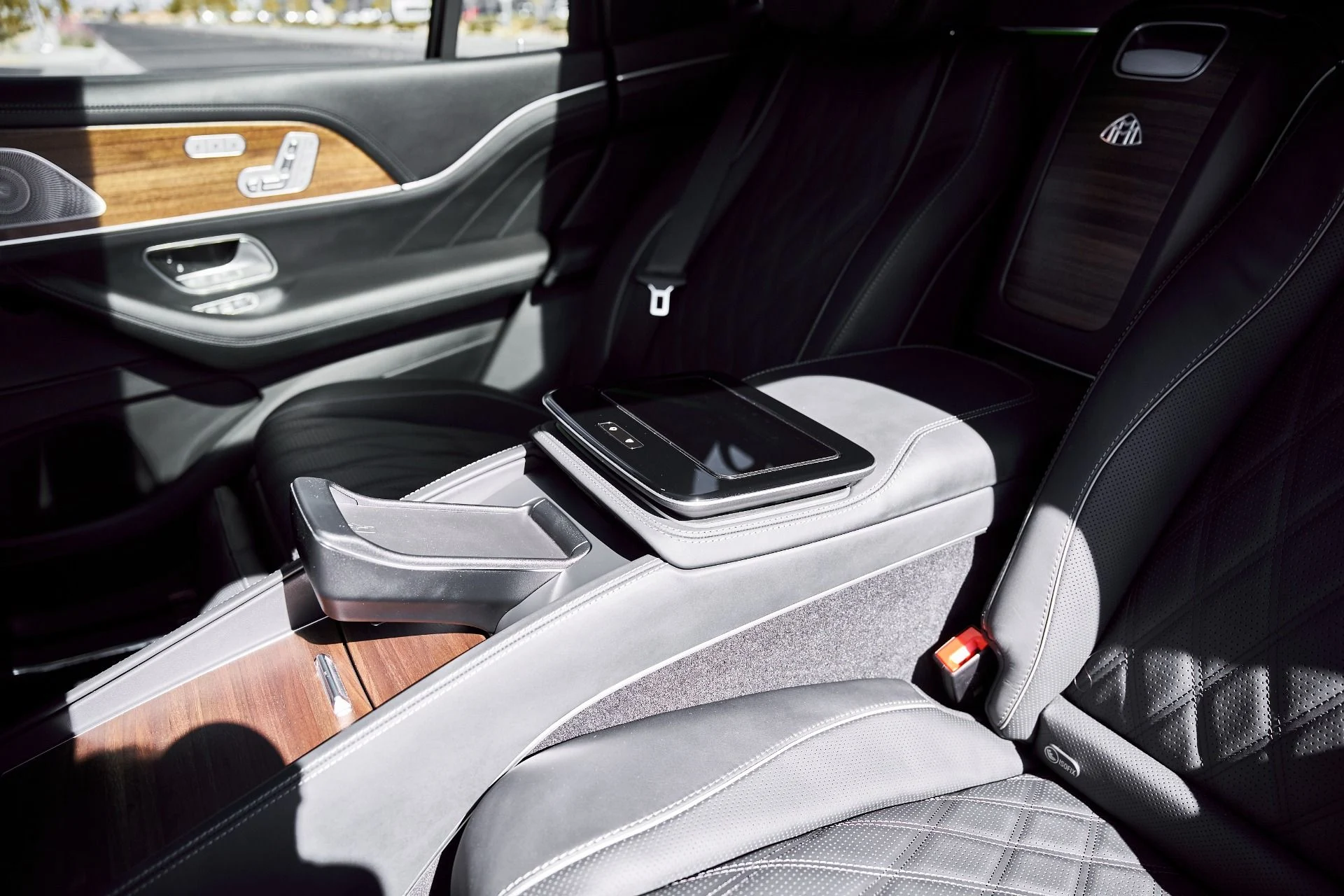 mph051_2085232113_Used_2025_Mercedes_Benz_GLS_Maybach_GLS_600_1771467920_8081556493