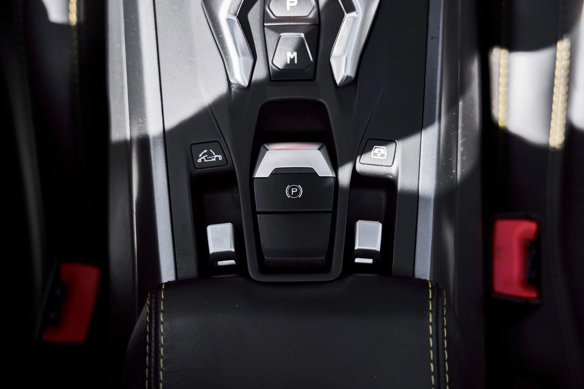 mph051_2097190438_Used_2023_Lamborghini_Huracan_EVO_Base_1776733464_6c25ccc350