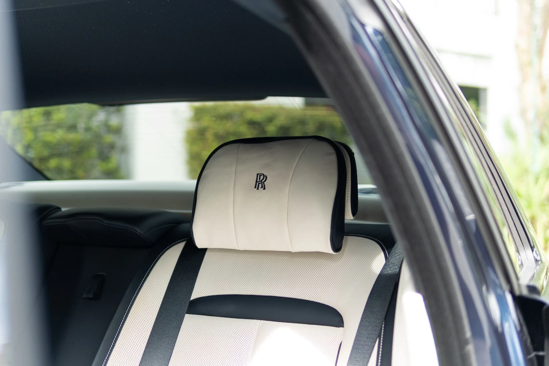 mph051_2098949439_Used_2023_Rolls_Royce_Black_Badge_Ghost_1765569637_e6b39e1df1