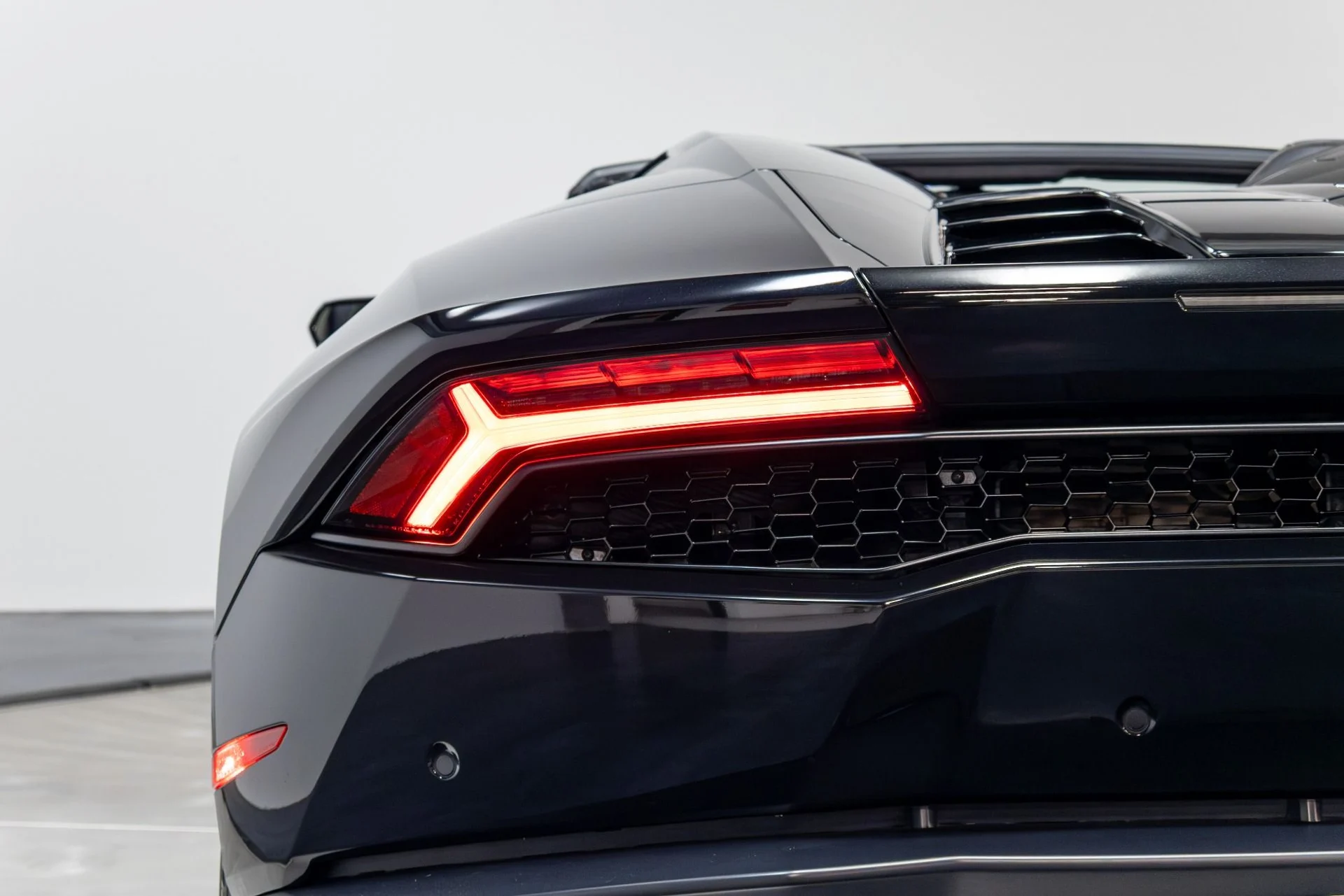 mph051_2170111100_Used_2017_Lamborghini_Huracan_1775865662_d20826684f