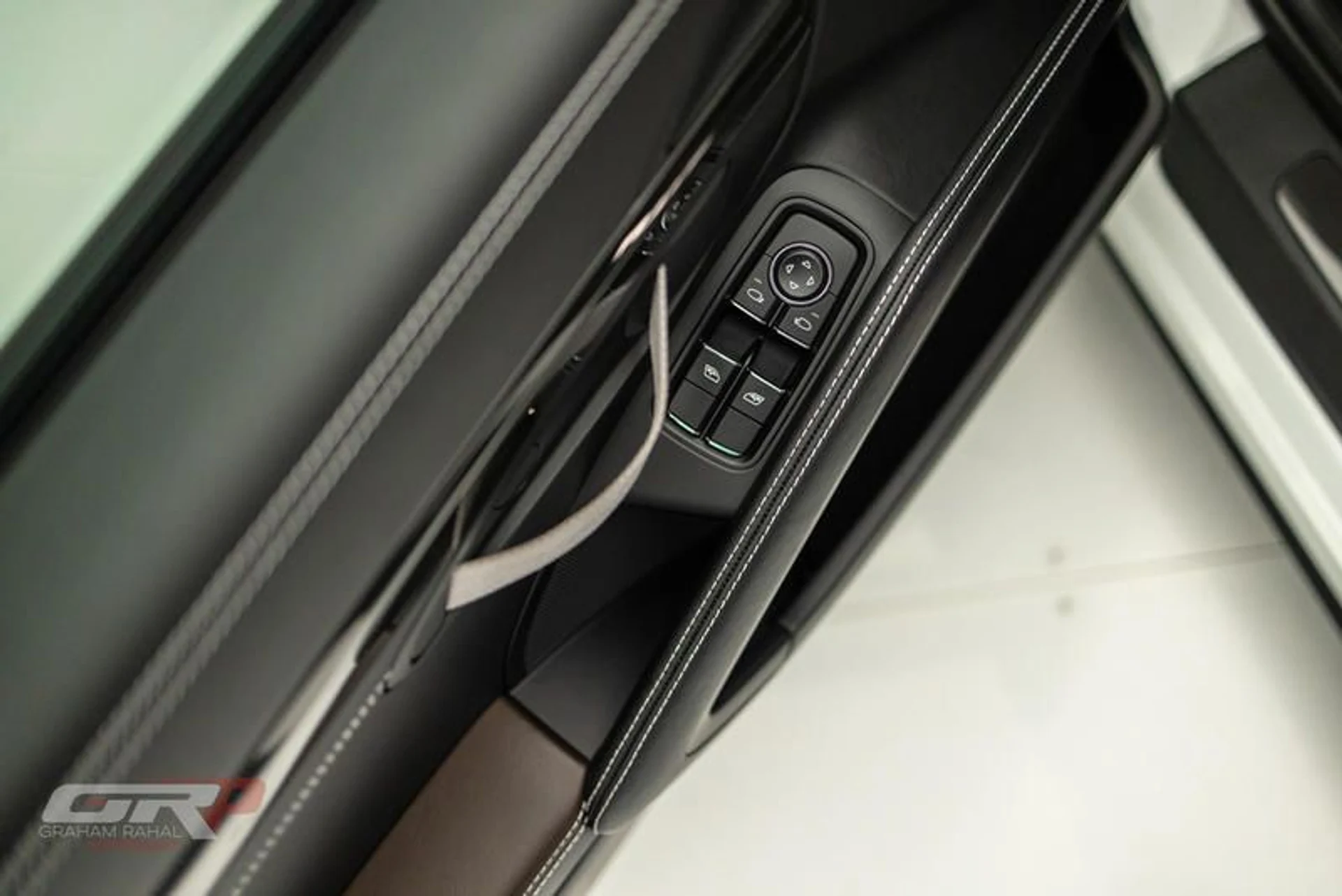 mph051_2177030392_06_D504_FF_0_B51_443_B_BCB_0_FC_85_A32_F454_B_330e1b7f24