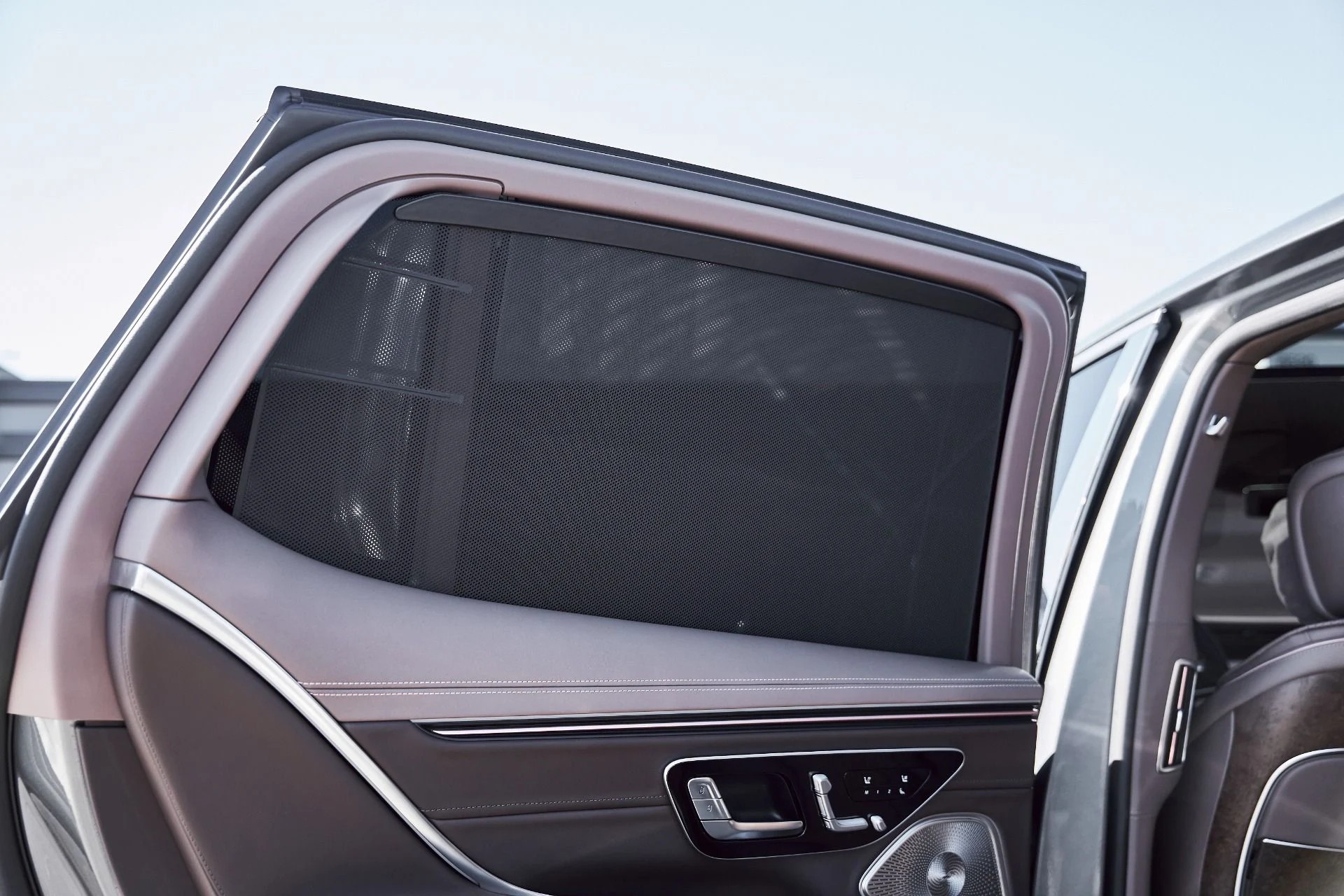 mph051_2180330888_Used_2025_Mercedes_Benz_EQS_Maybach_EQS_680_1770508824_f4c43178fa