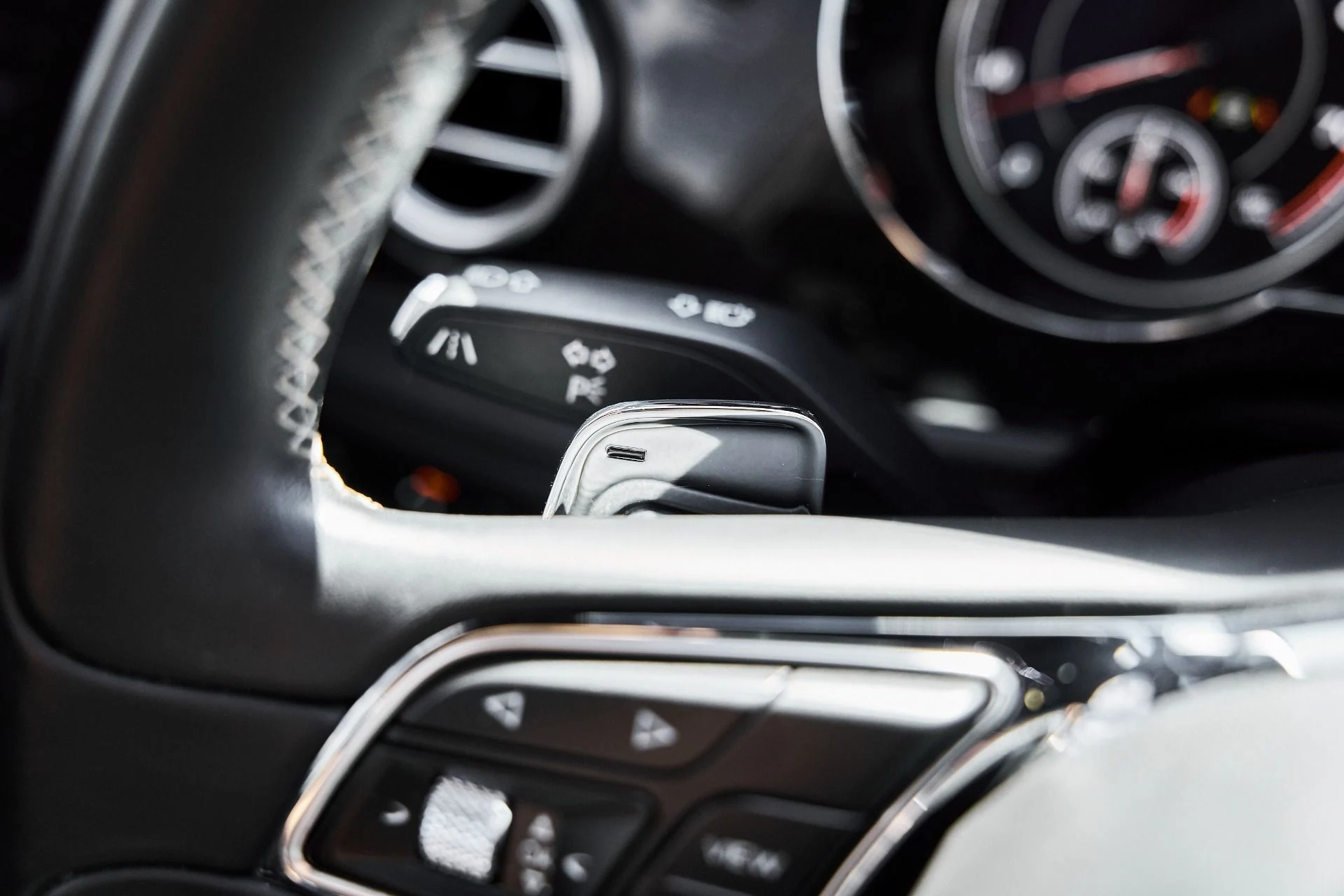 mph051_219425597_Used_2017_Bentley_Bentayga_W12_1781373140_ff644608a0
