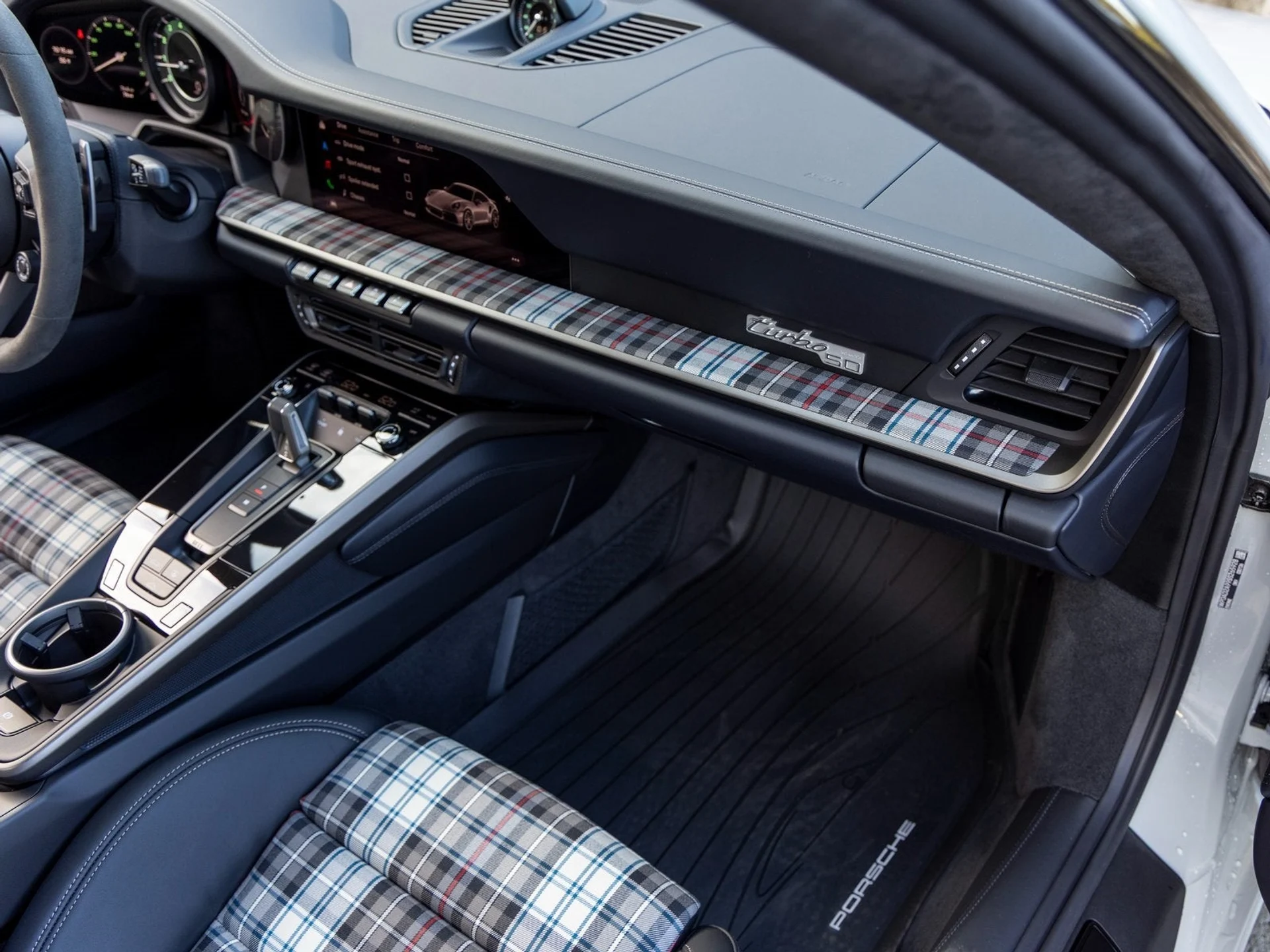 mph051_220583237_52_c24e7ed547