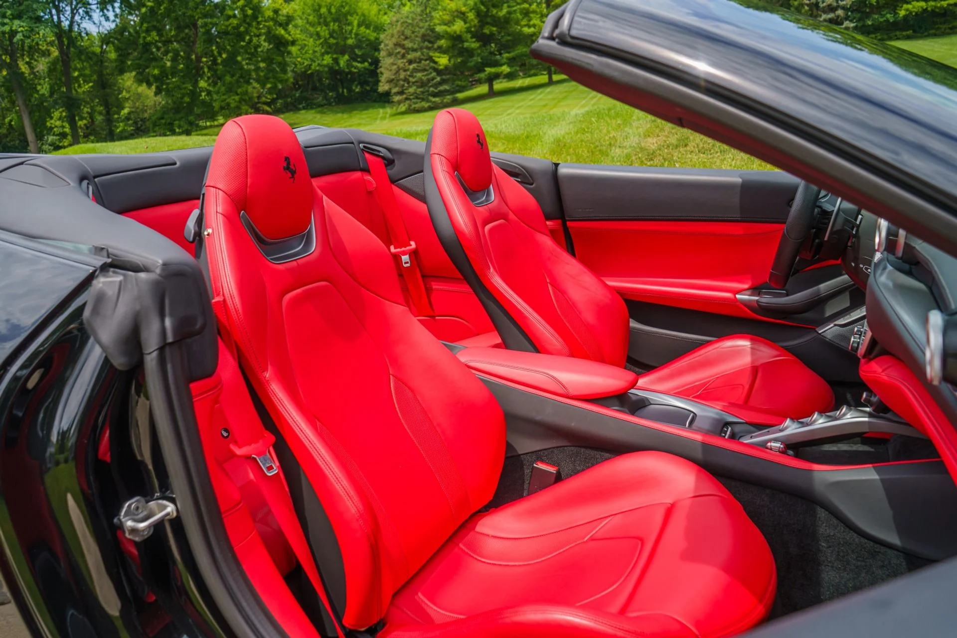 mph051_2208463321_Used_2019_Ferrari_Portofino_1783726040_155be79f9d