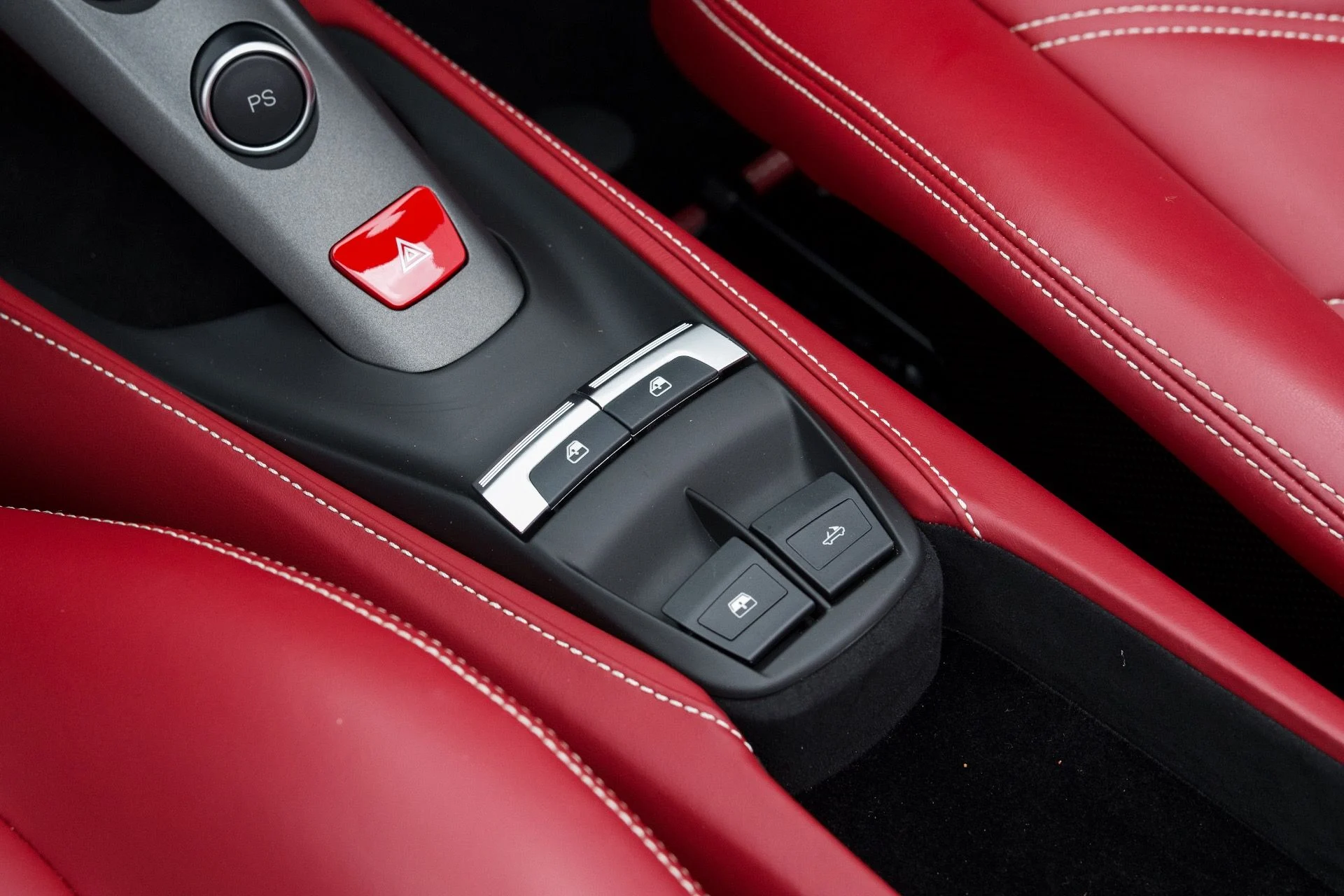 mph051_2236086569_Used_2019_Ferrari_488_Spider_1775191642_0b3101fb9d