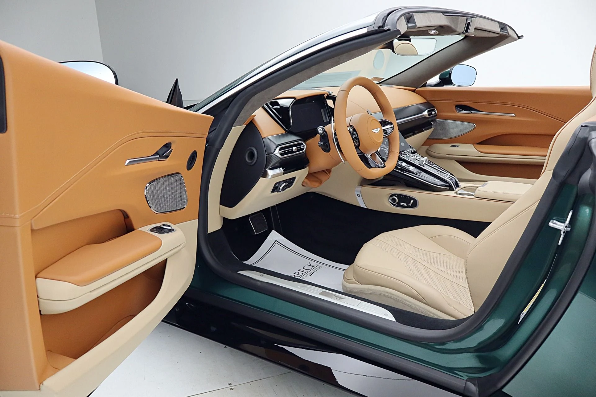 mph051_2238682880_New_2026_Aston_Martin_Vantage_Roadster_ffe3cf19e4