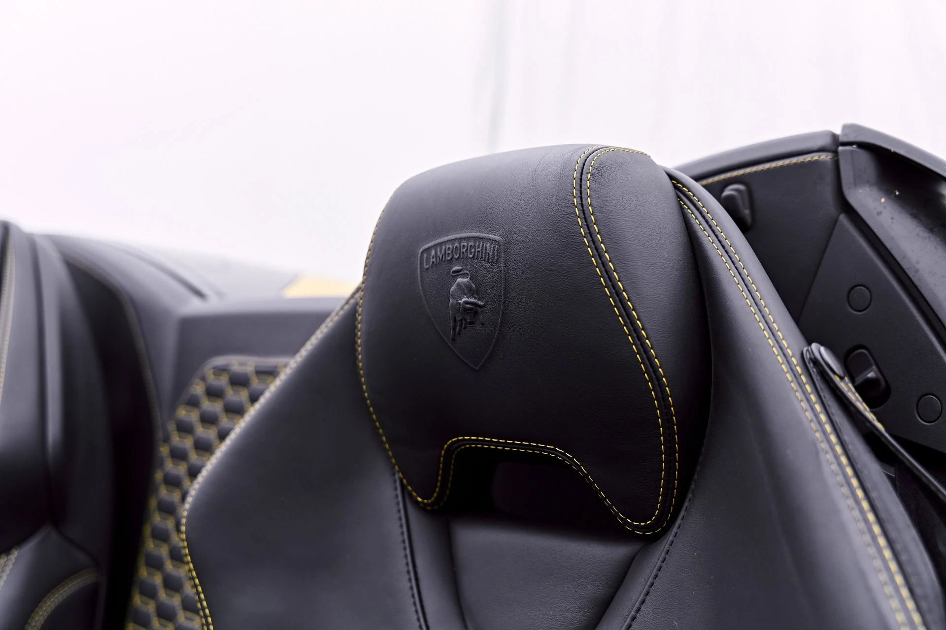 mph051_2248772916_Used_2018_Lamborghini_Huracan_LP_580_2_S_1784246863_2db7557478