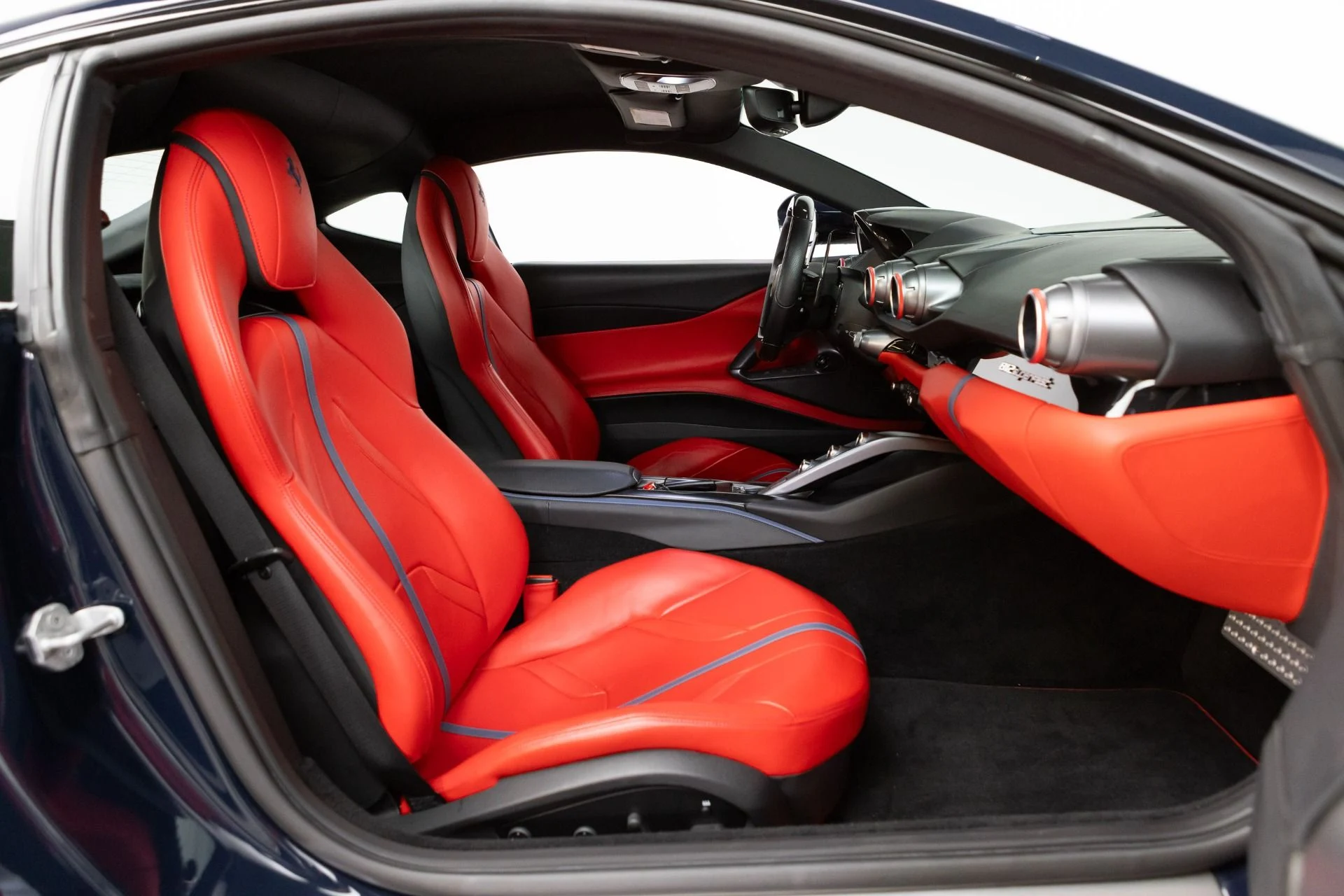 mph051_2289879255_Used_2020_Ferrari_812_Superfast_1779459079_8f2b703e0e