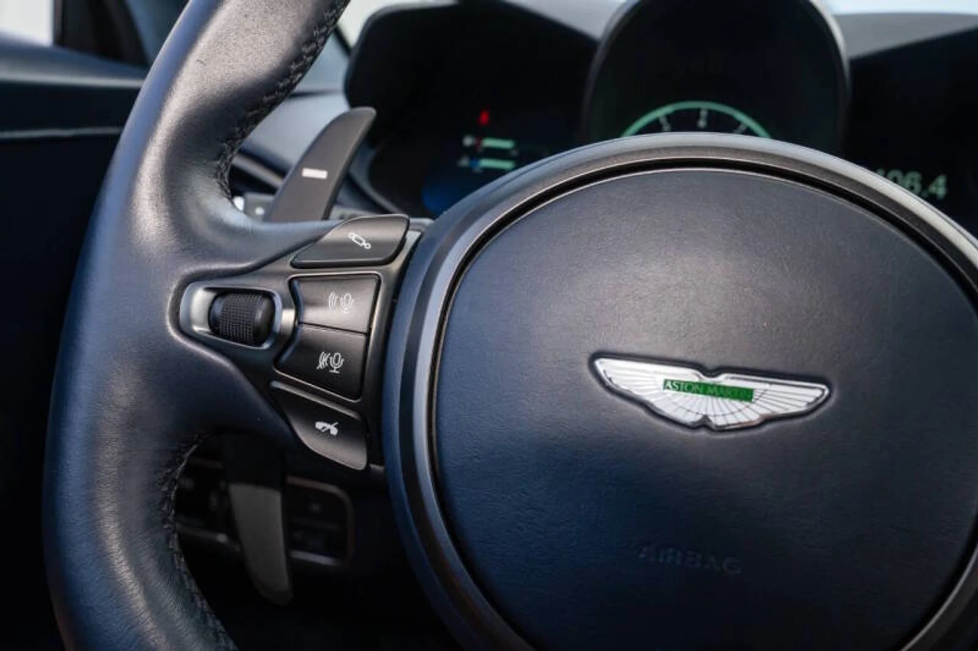 mph051_2294770401_2020_aston_martin_vantage_base_2dr_coupe_8022118a24