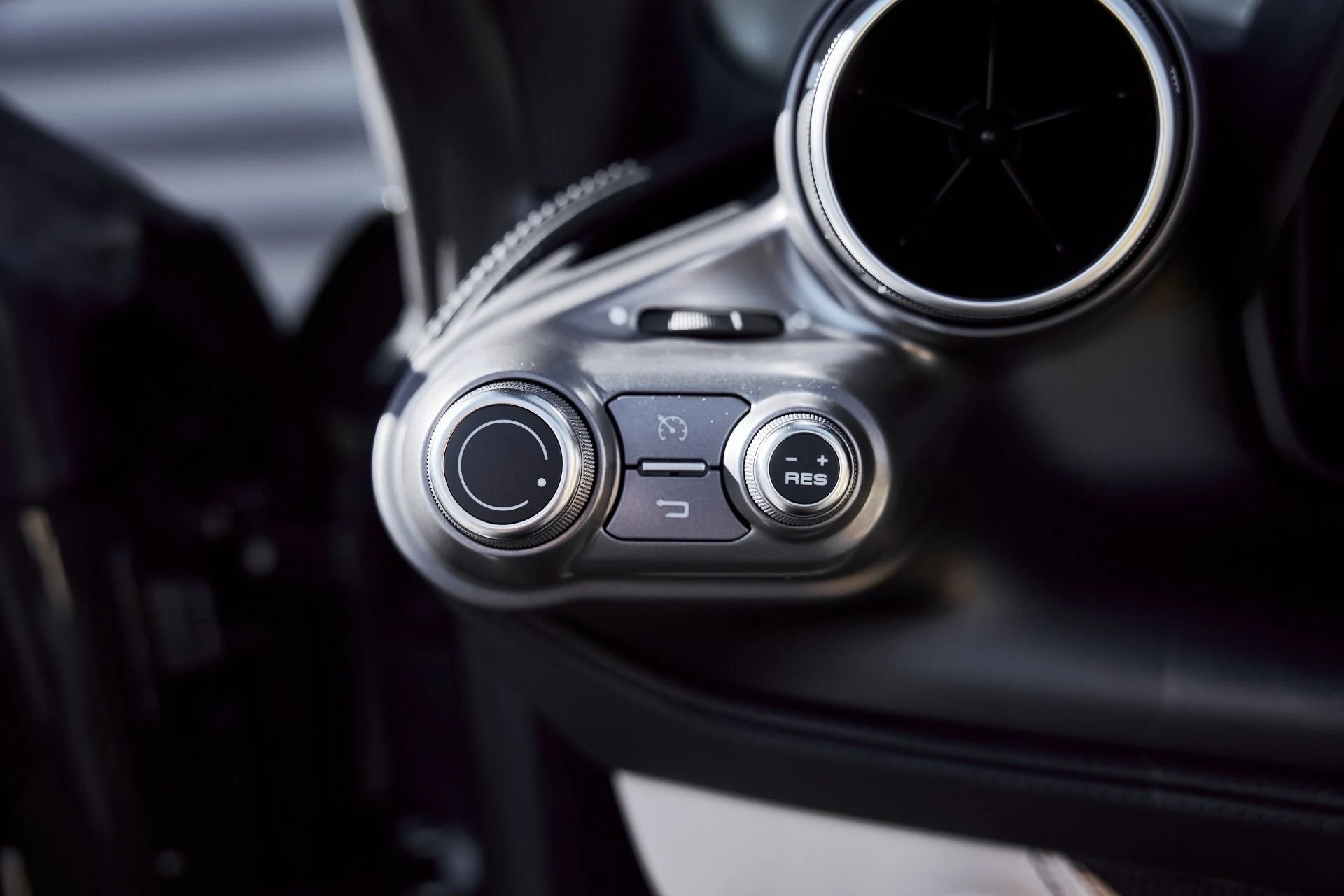 mph051_2343047917_Used_2022_Ferrari_F8_Spider_Base_1768868459_dc377bbd2c