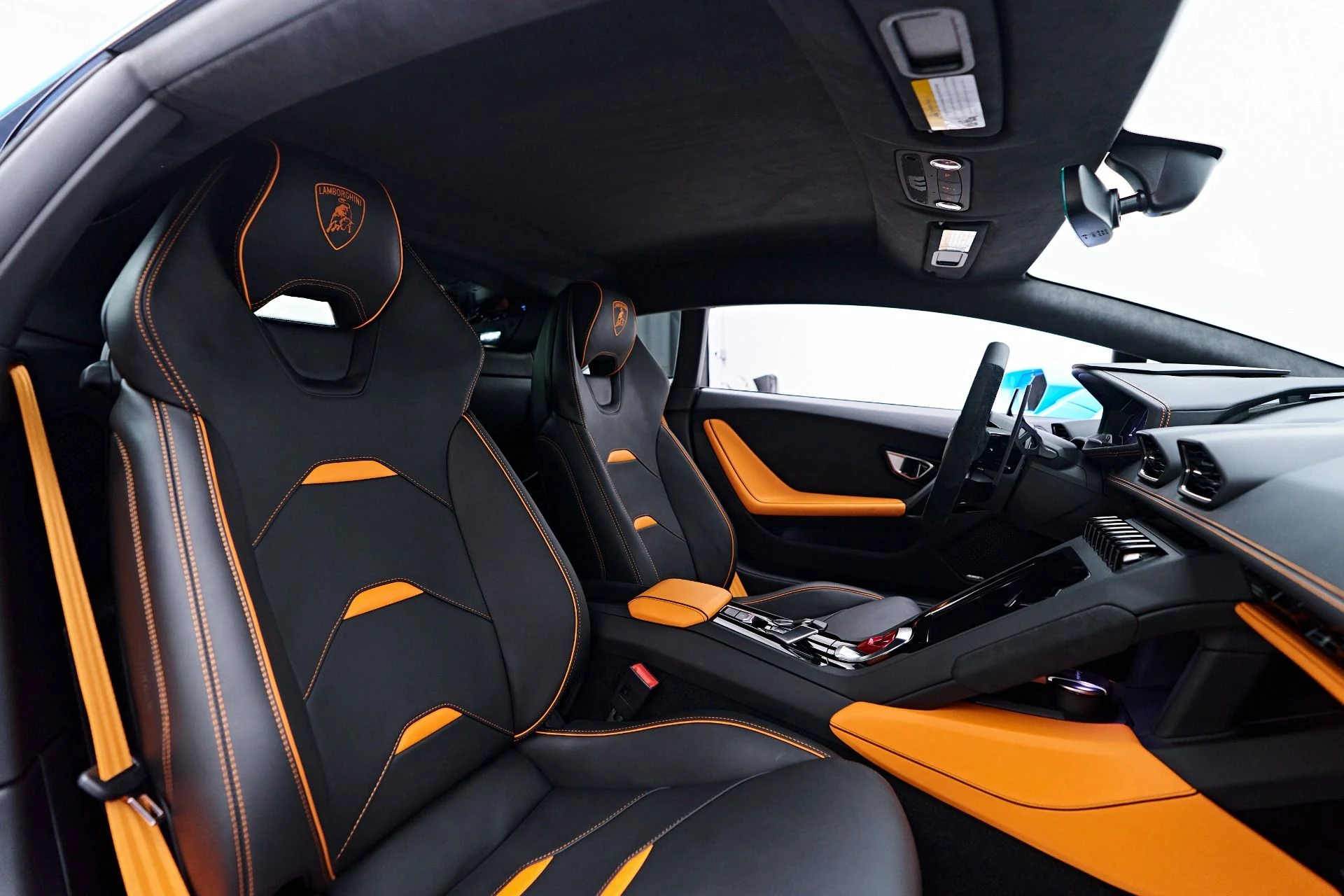 mph051_2348203986_Used_2022_Lamborghini_Huracan_EVO_Base_1755812444_7c7cb9a505