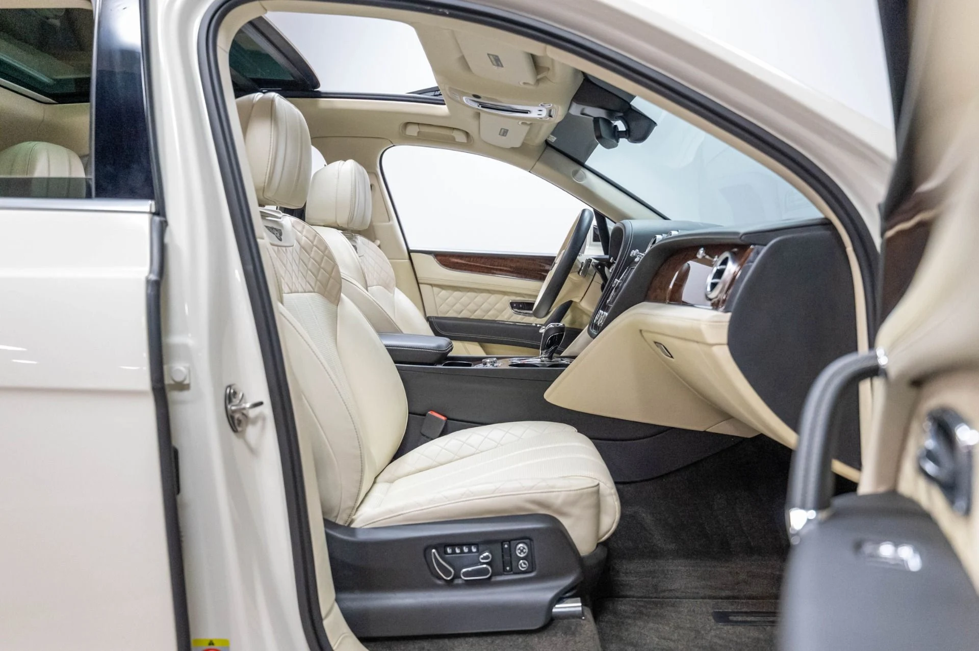 mph051_2354826969_Used_2017_Bentley_Bentayga_W12_1787159716_358af87985