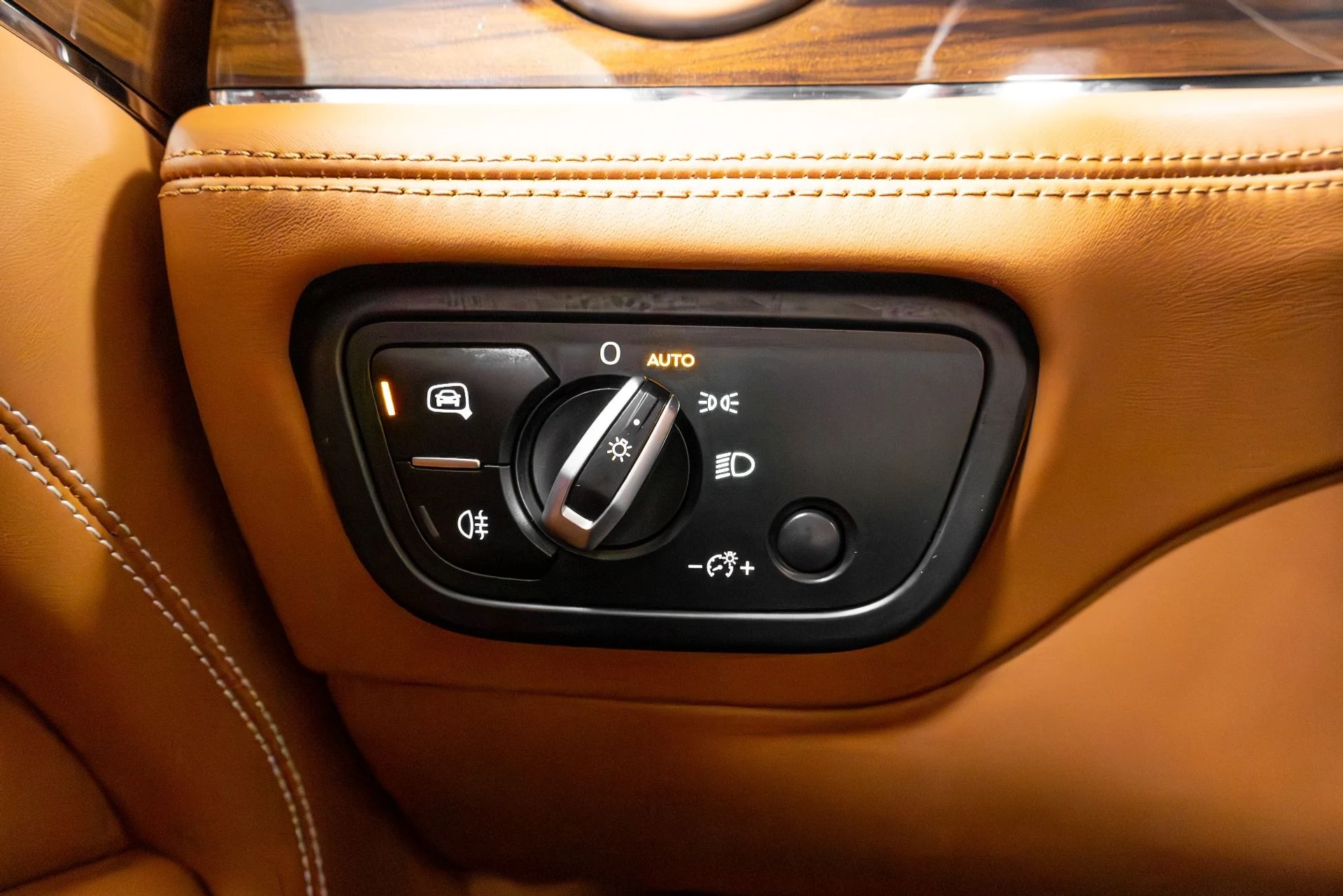 mph051_23651290_Used_2019_Bentley_Bentayga_V8_1771459975_db977cc333