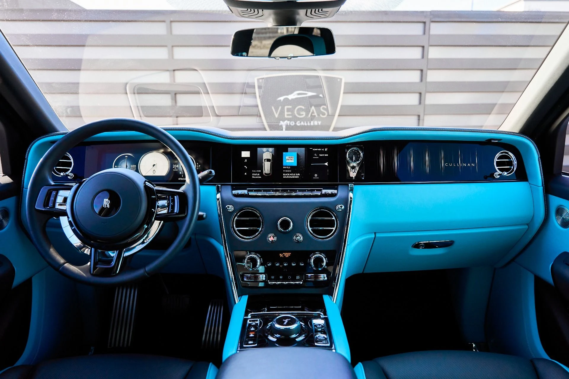 mph051_2375476922_Used_2025_Rolls_Royce_Cullinan_Base_1767668872_128dbd338e