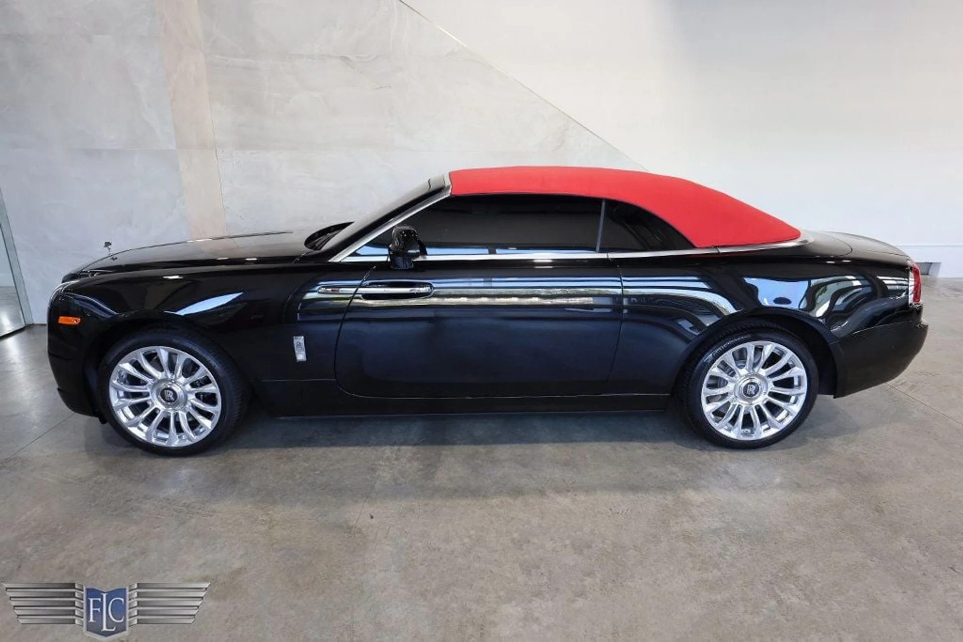 mph051_2377277781_used_2021_rolls_royce_dawn_convertible_9689_22905952_52_1024_fc1664193a