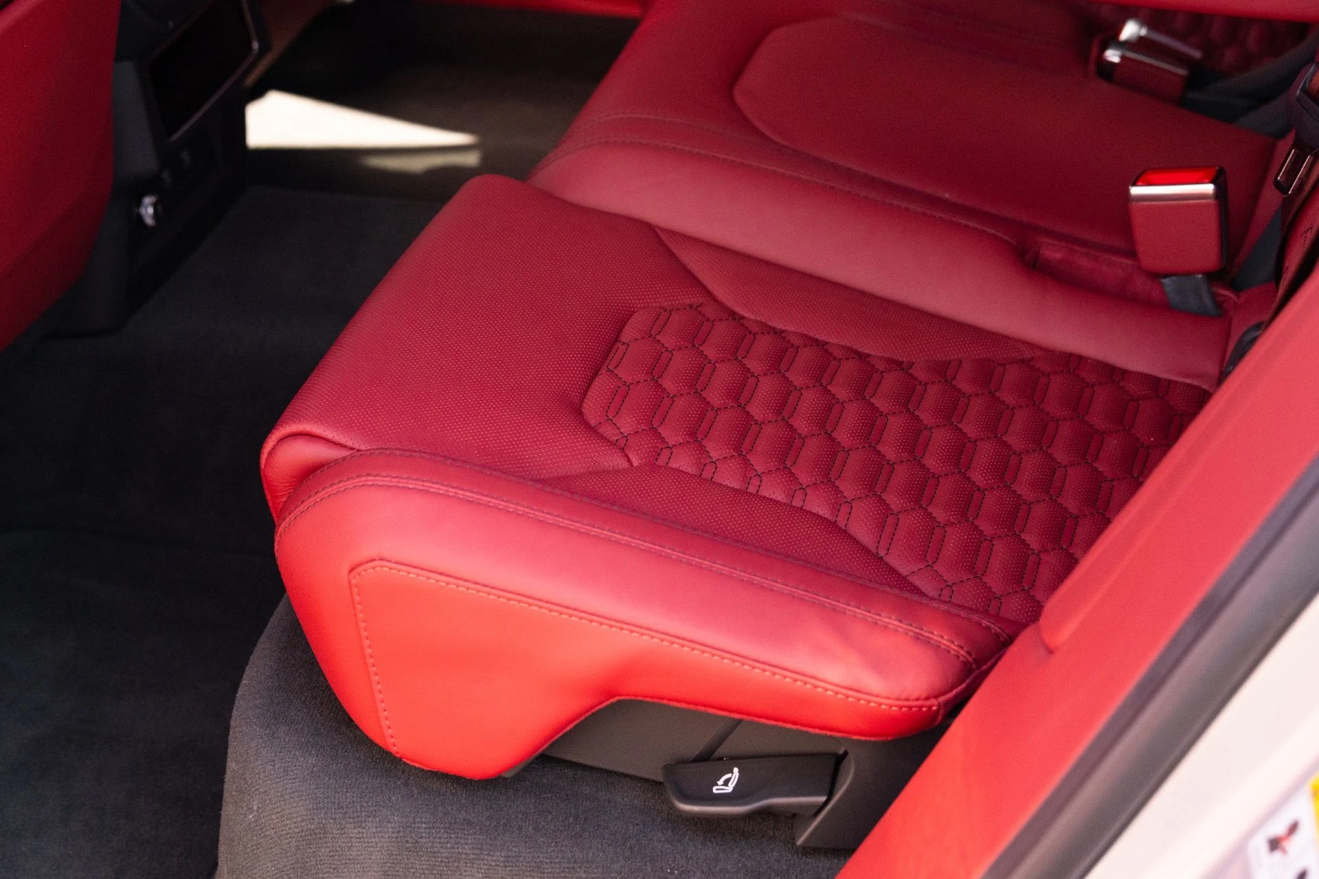 mph051_2378791995_Used_2022_Lamborghini_Urus_1770690392_5fc19523cb