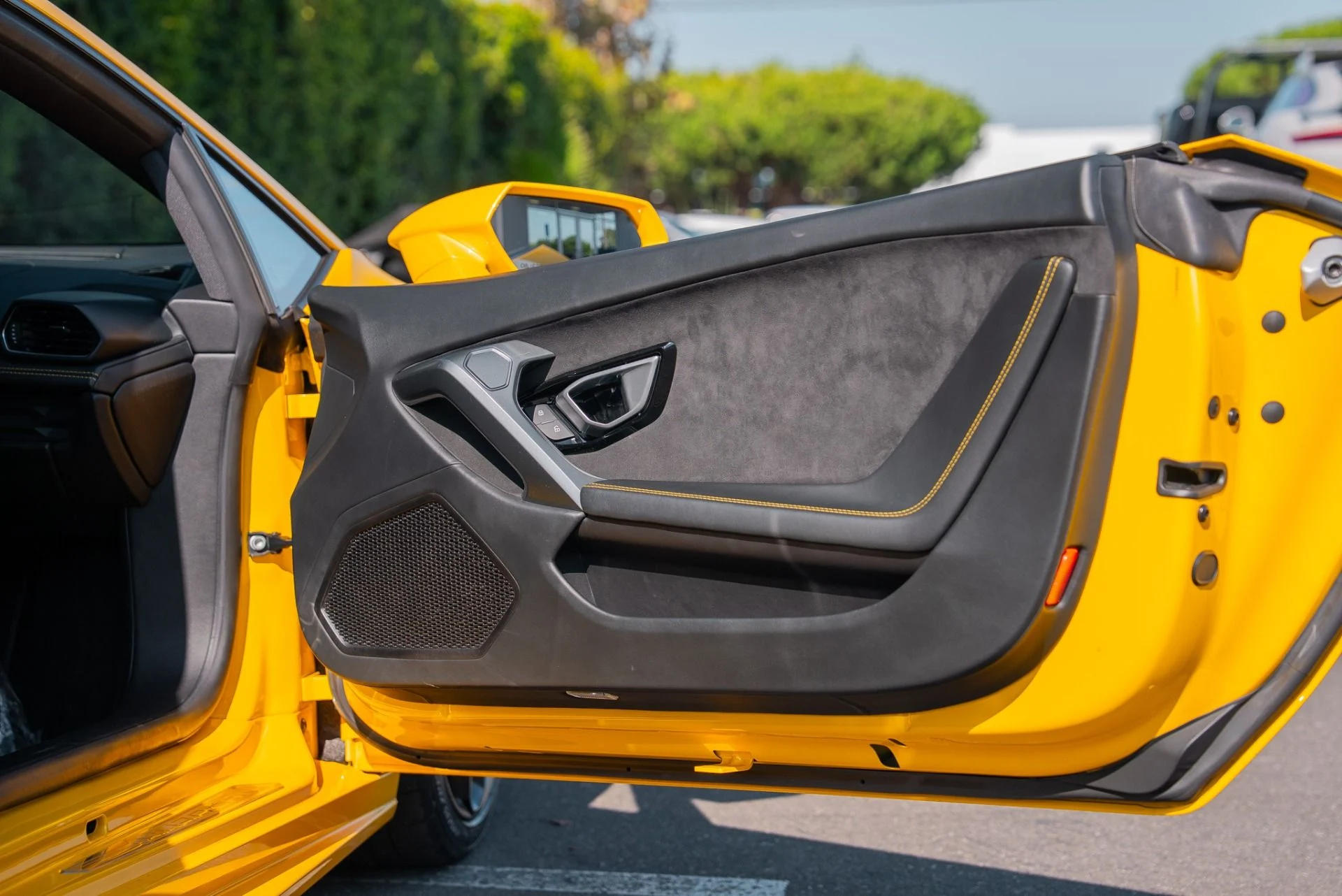 mph051_2411961139_Used_2018_Lamborghini_Huracan_LP_580_2_1762289034_37a4b7b22c