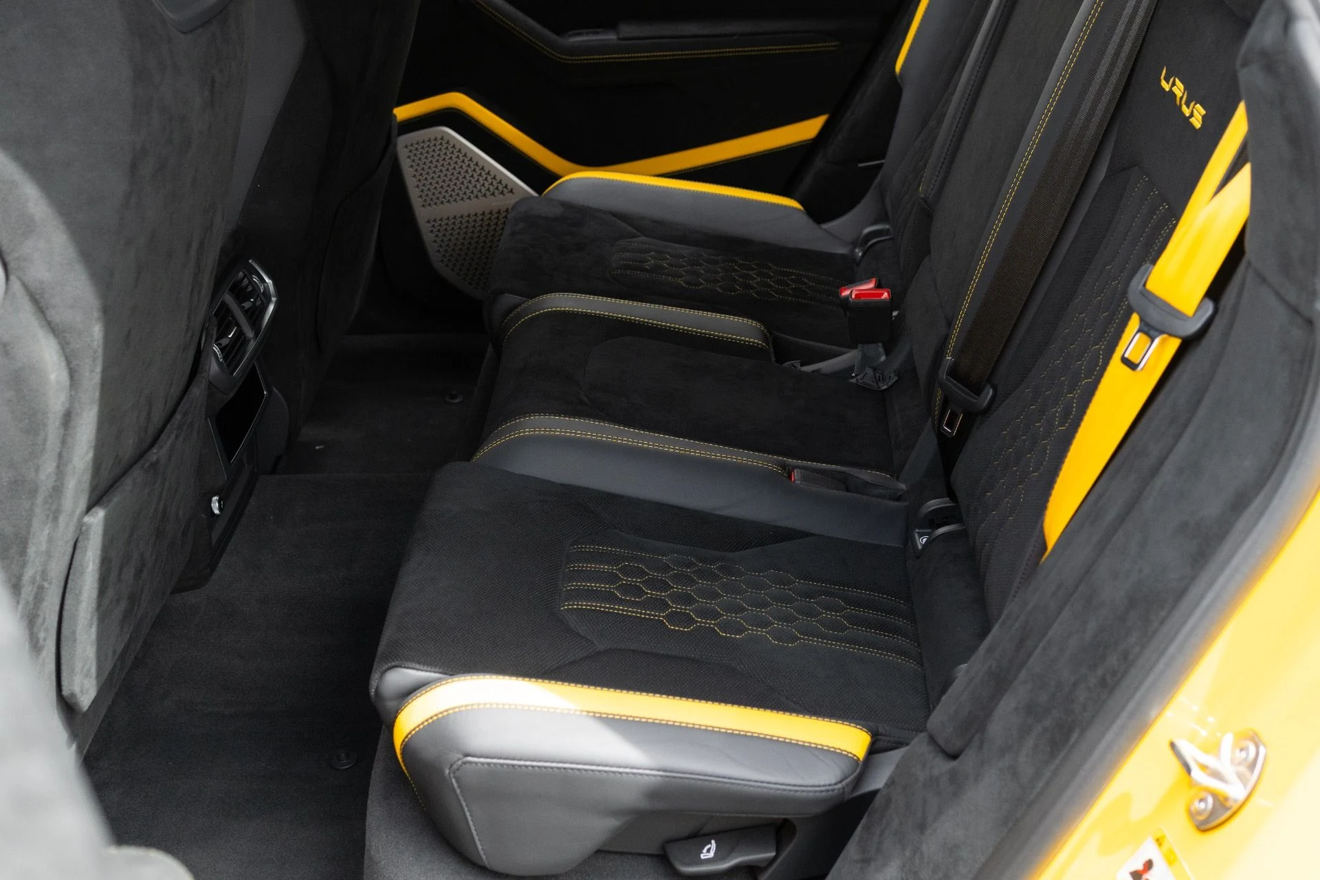 mph051_2428739535_Used_2024_Lamborghini_Urus_Performante_1773952167_00cc0e9438