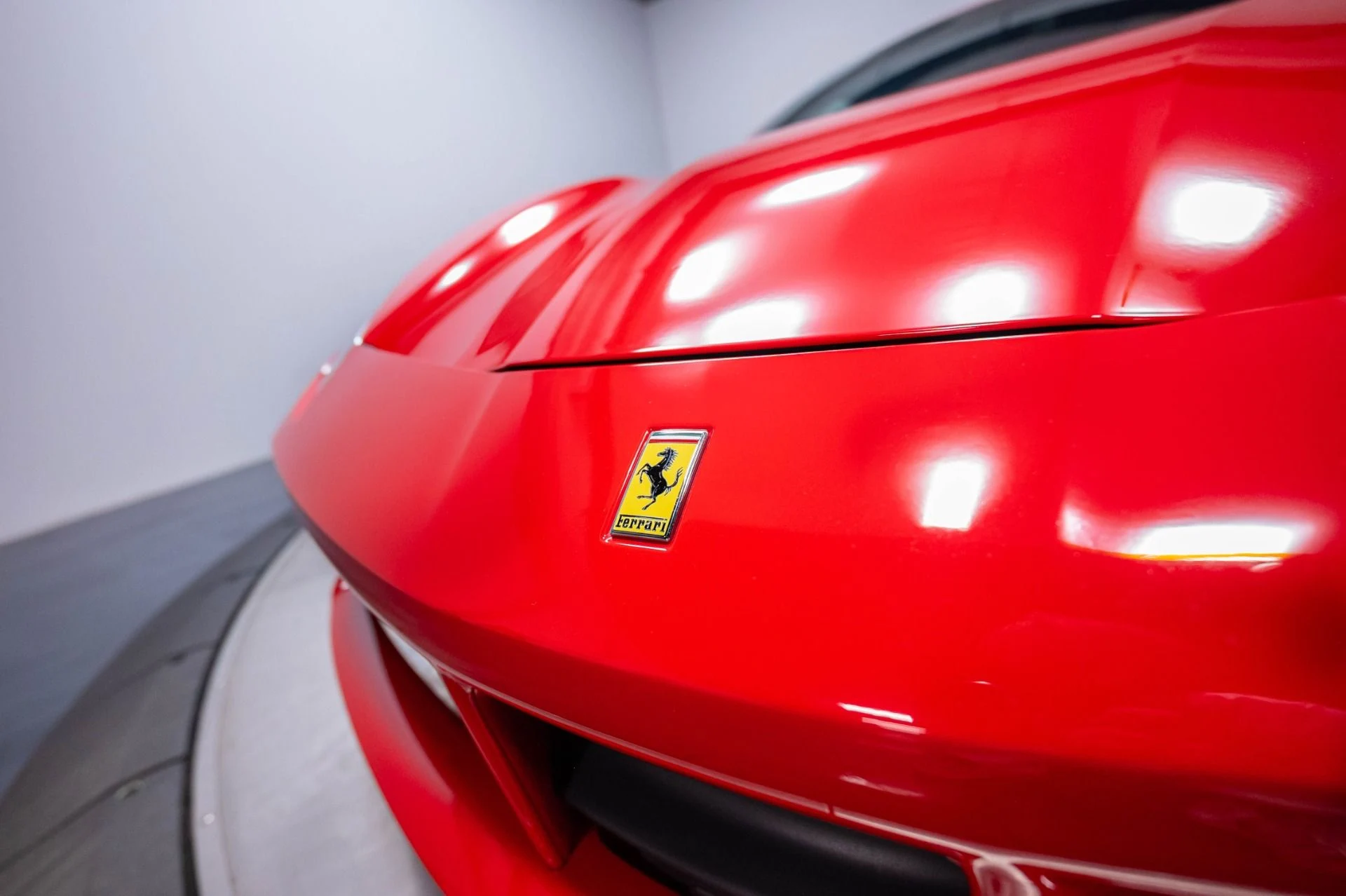 mph051_2469652324_Used_2018_Ferrari_488_GTB_1786120239_6b1f66214c