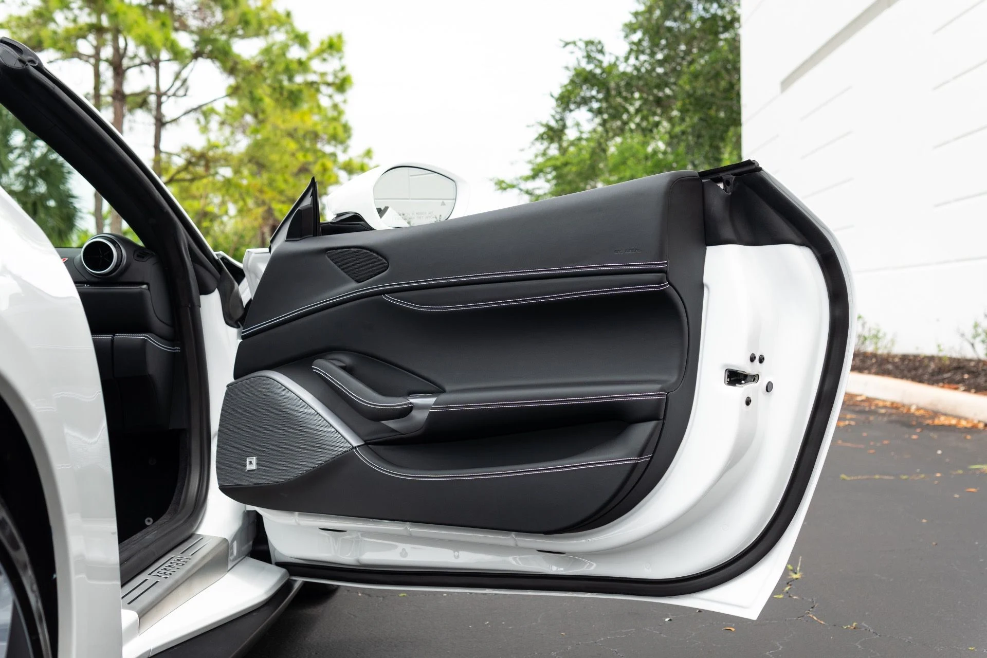 mph051_2496804222_Used_2023_Ferrari_Portofino_M_1775657761_92be1b6dd2