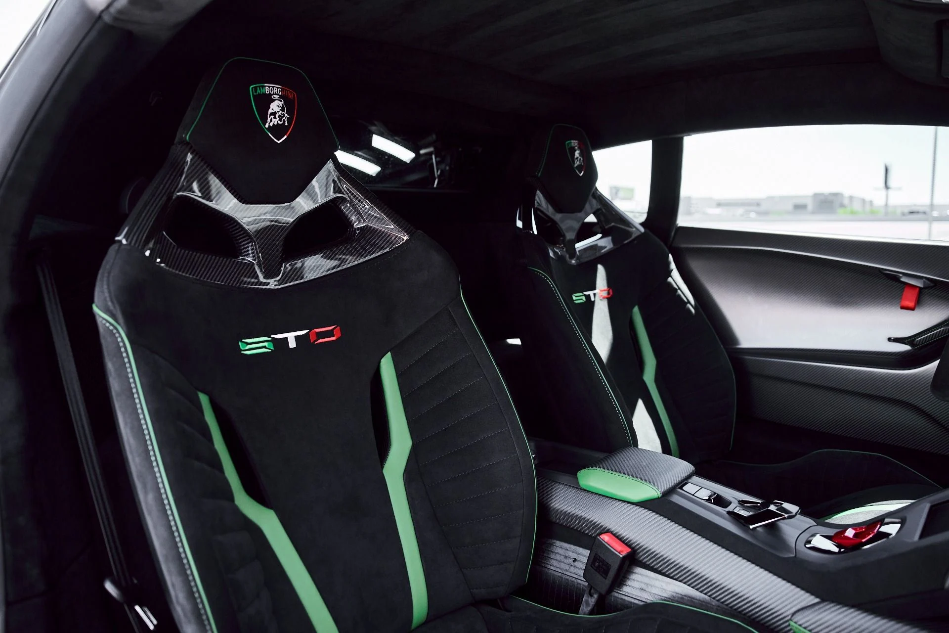 mph051_2505330504_Used_2022_Lamborghini_Huracan_STO_Base_1774488476_9bc1a8219a