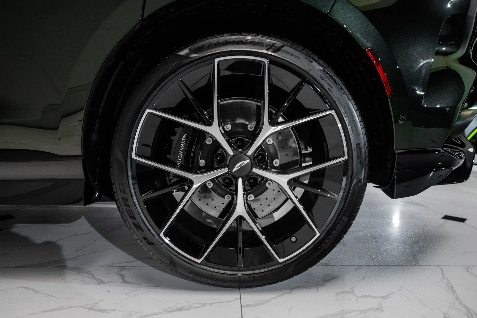 mph051_2536840840_New_2026_ASTON_MARTIN_DBX_707_1759283914_d73be658e0