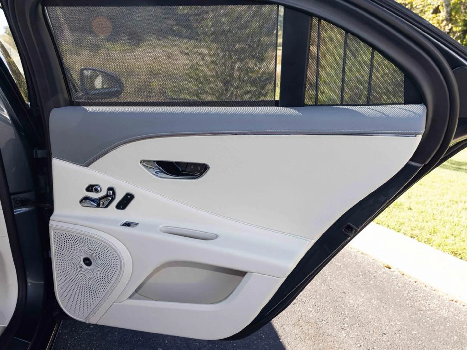 mph051_2544377848_471657911_690a42586f3f14244e02b1d1_e2120bd405