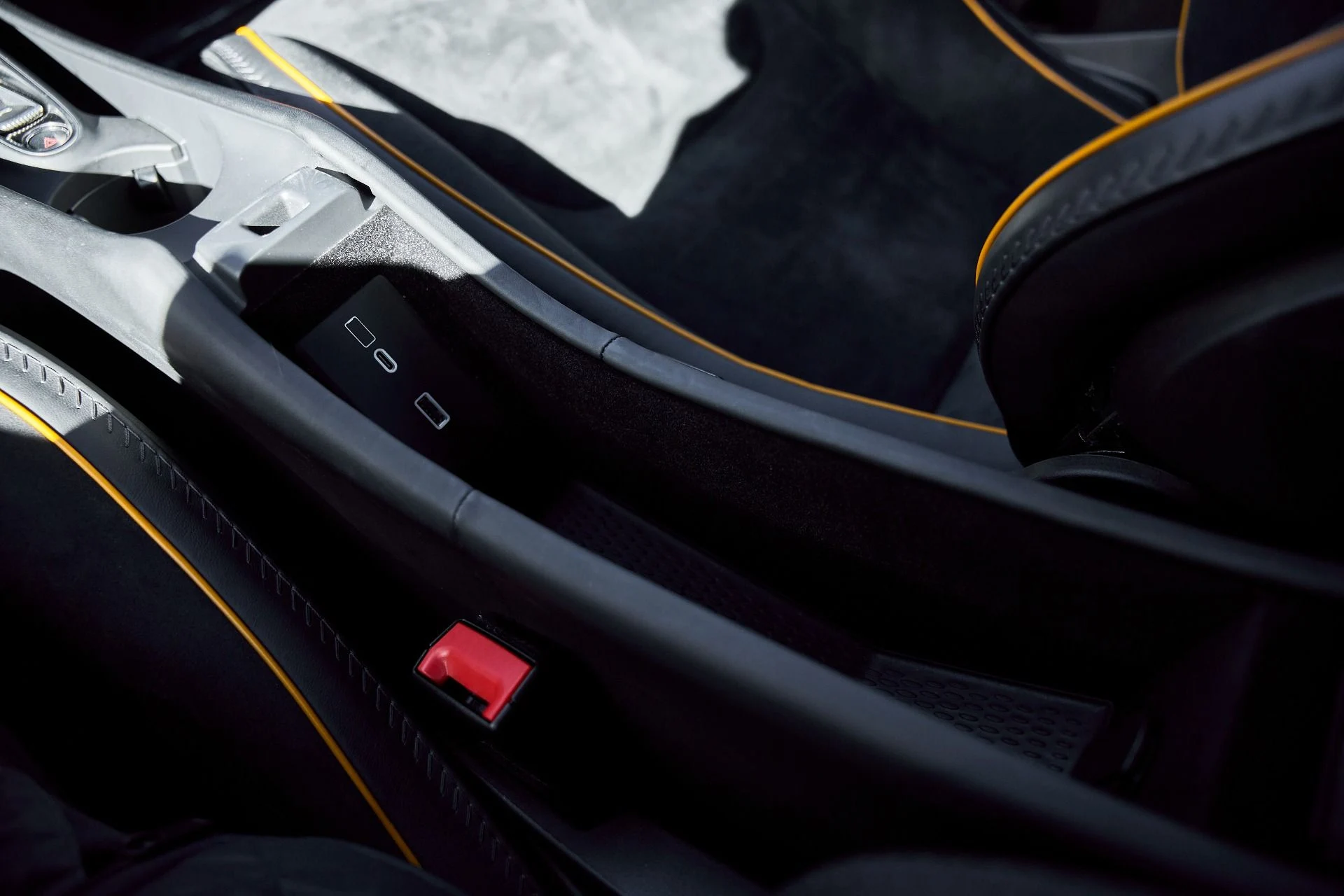 mph051_2561639172_Used_2023_Mc_Laren_Artura_1770256504_ce815d1064