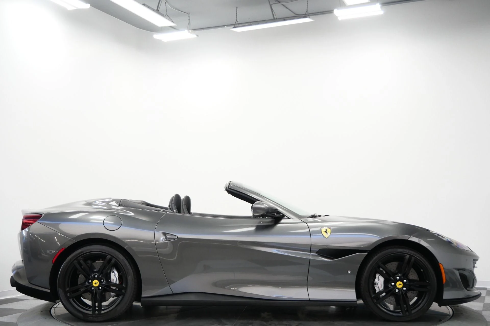 mph051_2578795540_Used_2019_Ferrari_Portofino_Interior_Carbon_Trim_High_Power_Hi_Fi_Magneride_Suspension_1773425740_3cd586466a