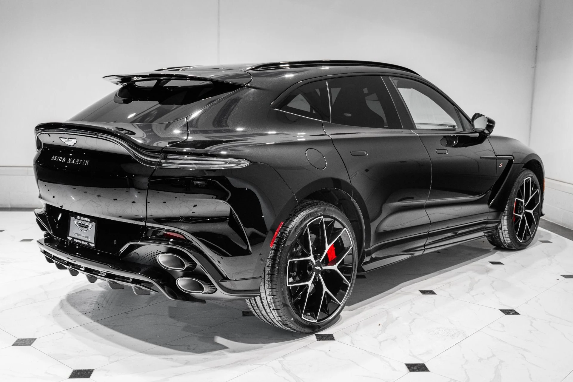 mph051_2579627685_New_2026_Aston_Martin_DBX_S_1765985660_66c0527bdf