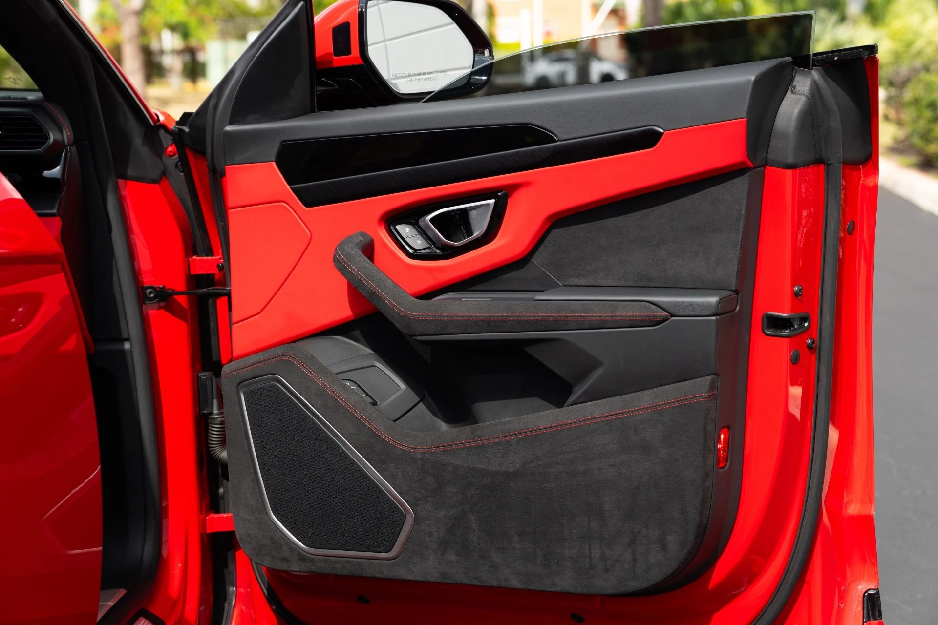 mph051_2593160807_Used_2023_Lamborghini_Urus_S_1771018680_bc5acf2e4b