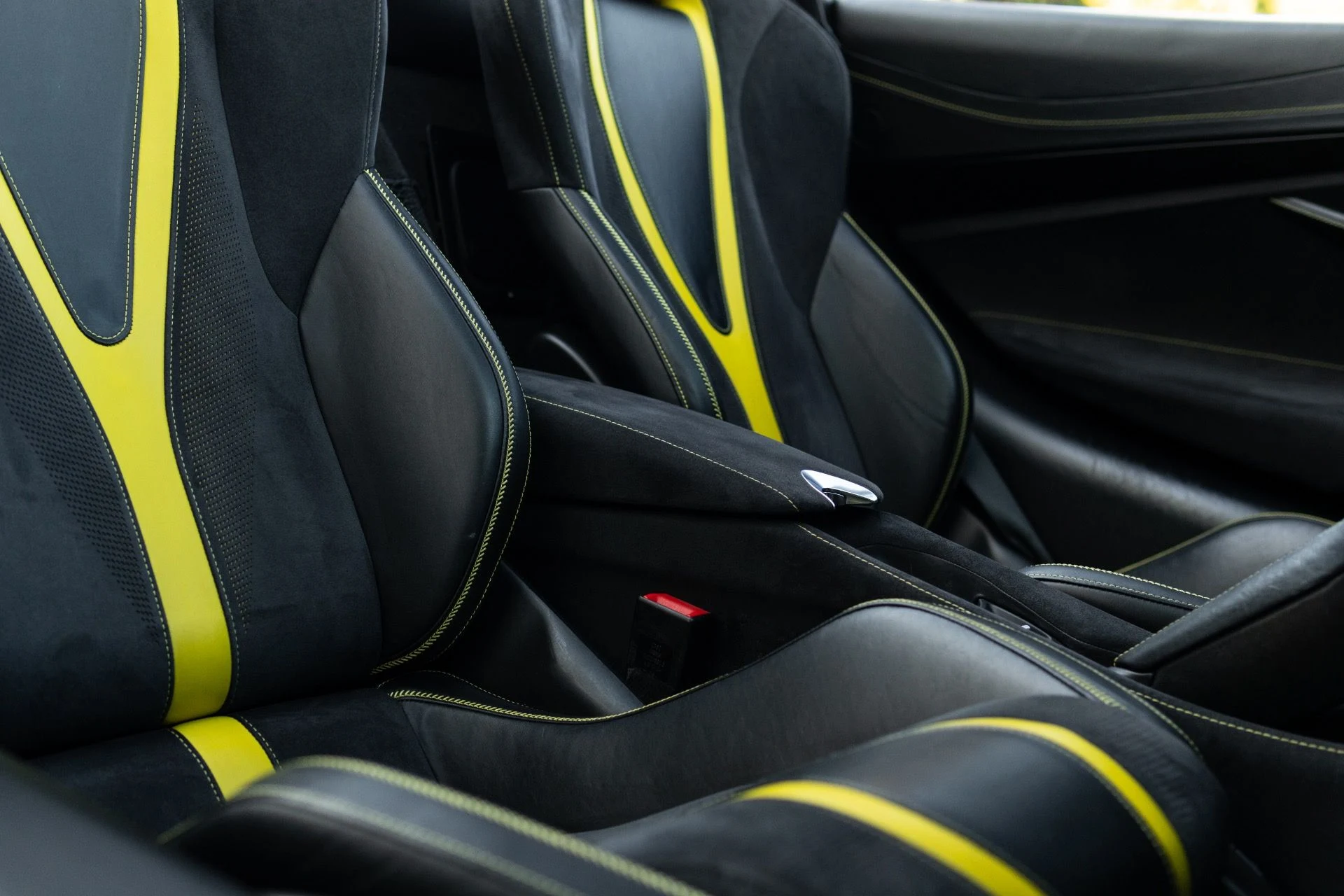 mph051_2600680019_Used_2020_Mc_Laren_720_S_Spider_1766779807_acf733f171