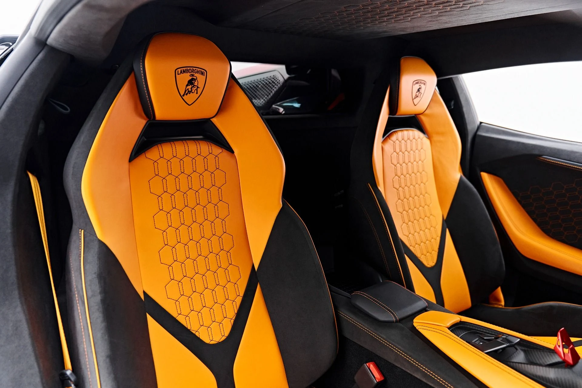 mph051_261696797_Used_2024_Lamborghini_Revuelto_Base_1789623457_4619e2f021