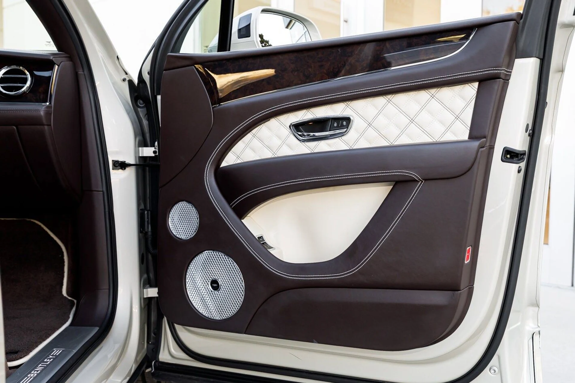 mph051_2625734222_61a7b4cabac452acf10a55674dba2338x_d57edc1e8b