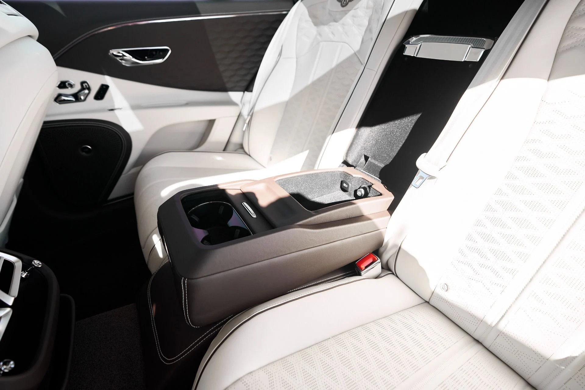 mph051_2628611555_Used_2025_Bentley_Flying_Spur_Speed_1762569248_51c97c7d00