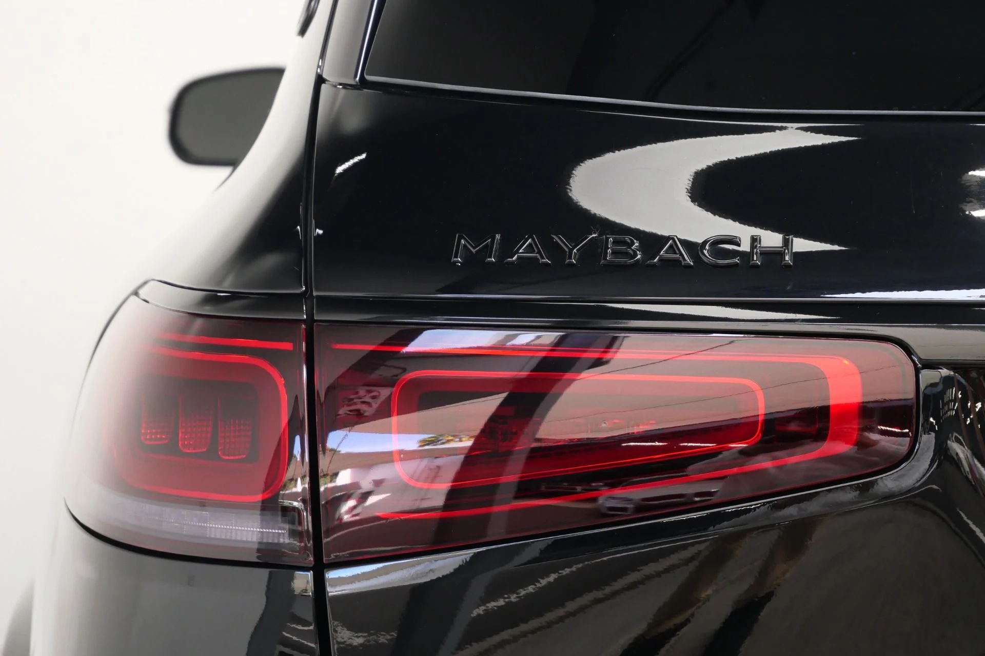 mph051_2631565829_Used_2023_Mercedes_Benz_Maybach_GLS_600_4_MATIC_4_Seat_Configuration_Rear_Refrigerator_1787325899_7cb1e0e752