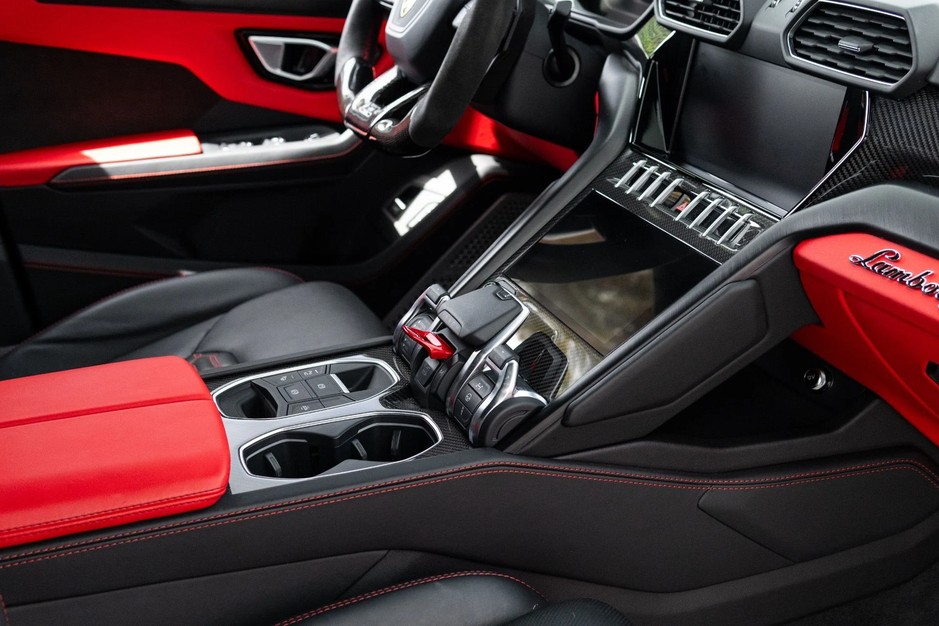 mph051_2638401560_Used_2022_Lamborghini_Urus_1773951322_0fc56f5214