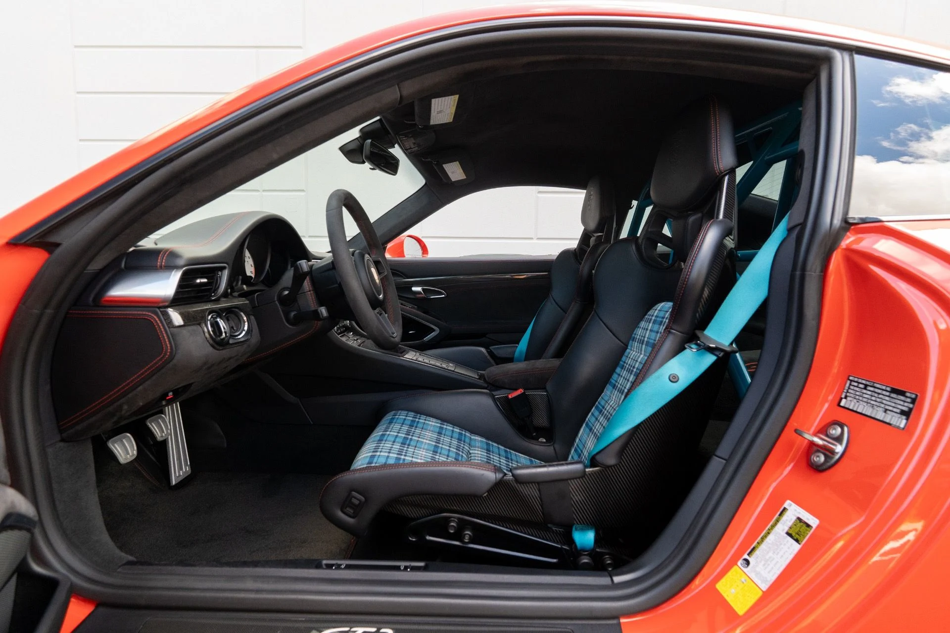 mph051_2645875625_Used_2018_Porsche_911_GT_3_1758911261_26e21d0916