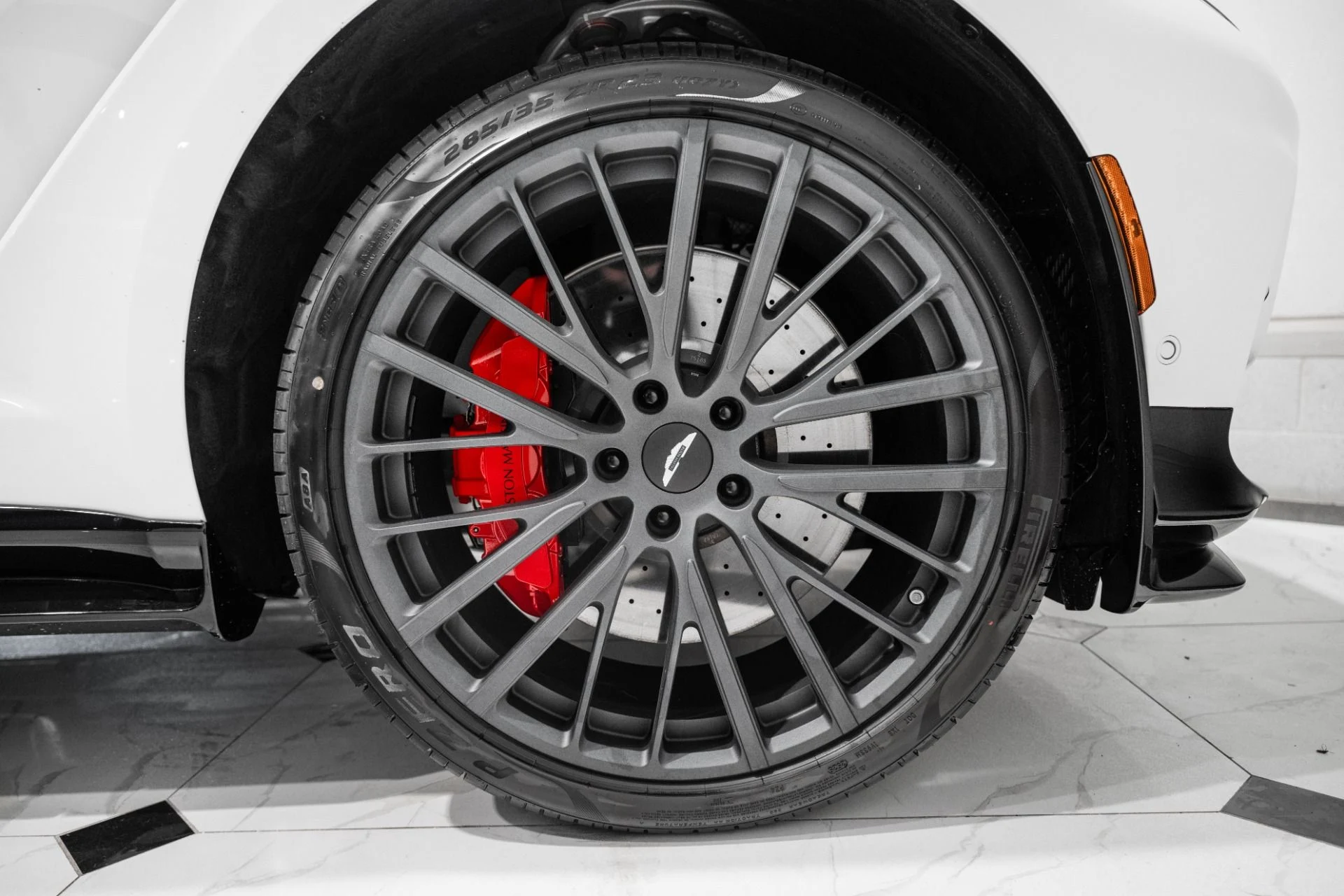 mph051_264593022_New_2026_Aston_Martin_DBX_707_1765217762_323710e9e0