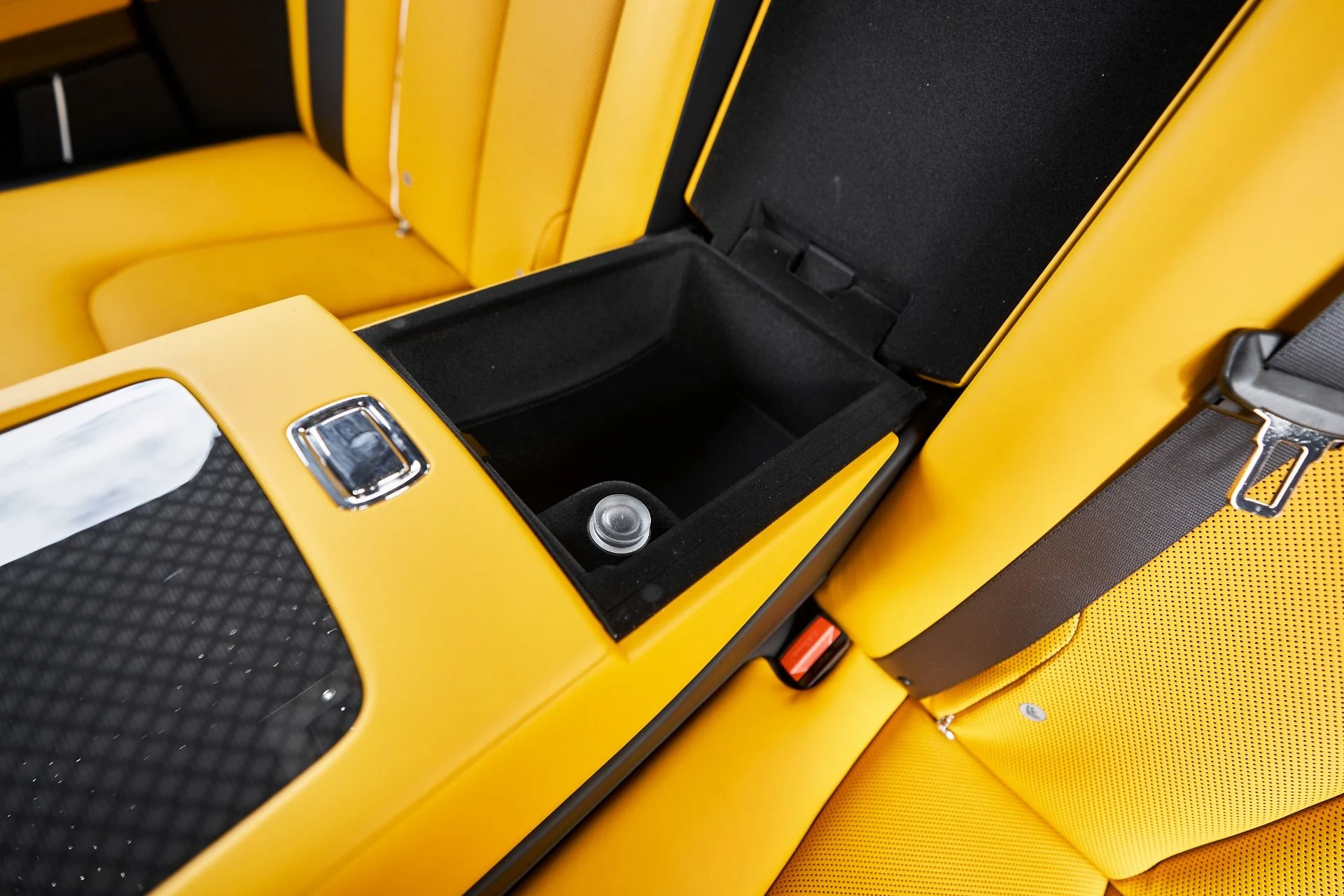 mph051_264727878_Used_2025_Rolls_Royce_Ghost_Black_Badge_1763167824_b2dbbe7a14