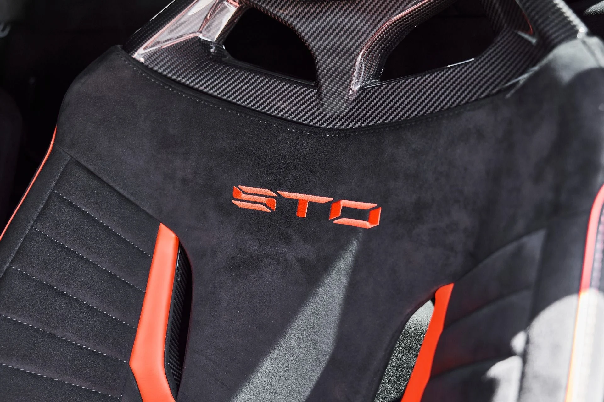 mph051_2652308042_Used_2024_Lamborghini_Huracan_STO_Base_1775782824_ff2b58c55a