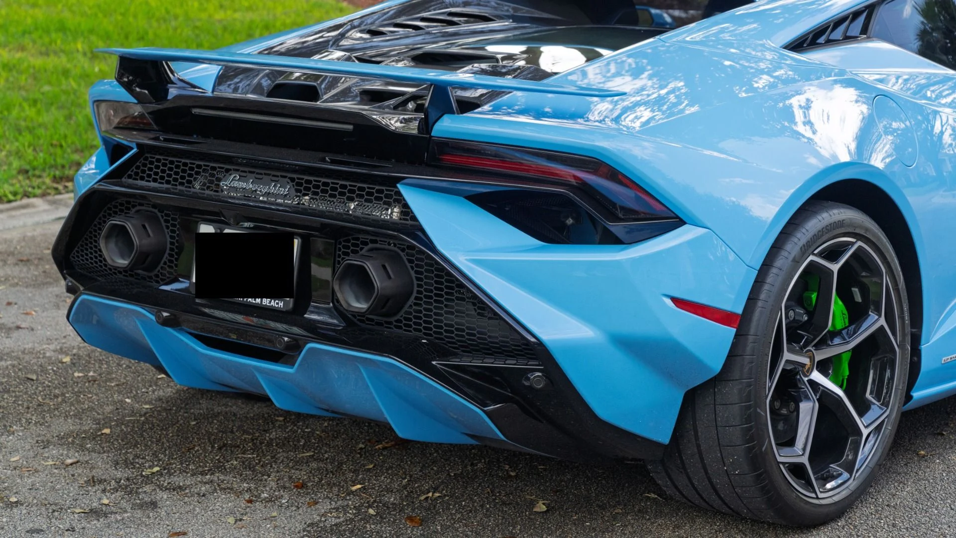 mph051_2657644079_Used_2024_Lamborghini_Huracan_Tecnica_1759423340_ca350f39c9