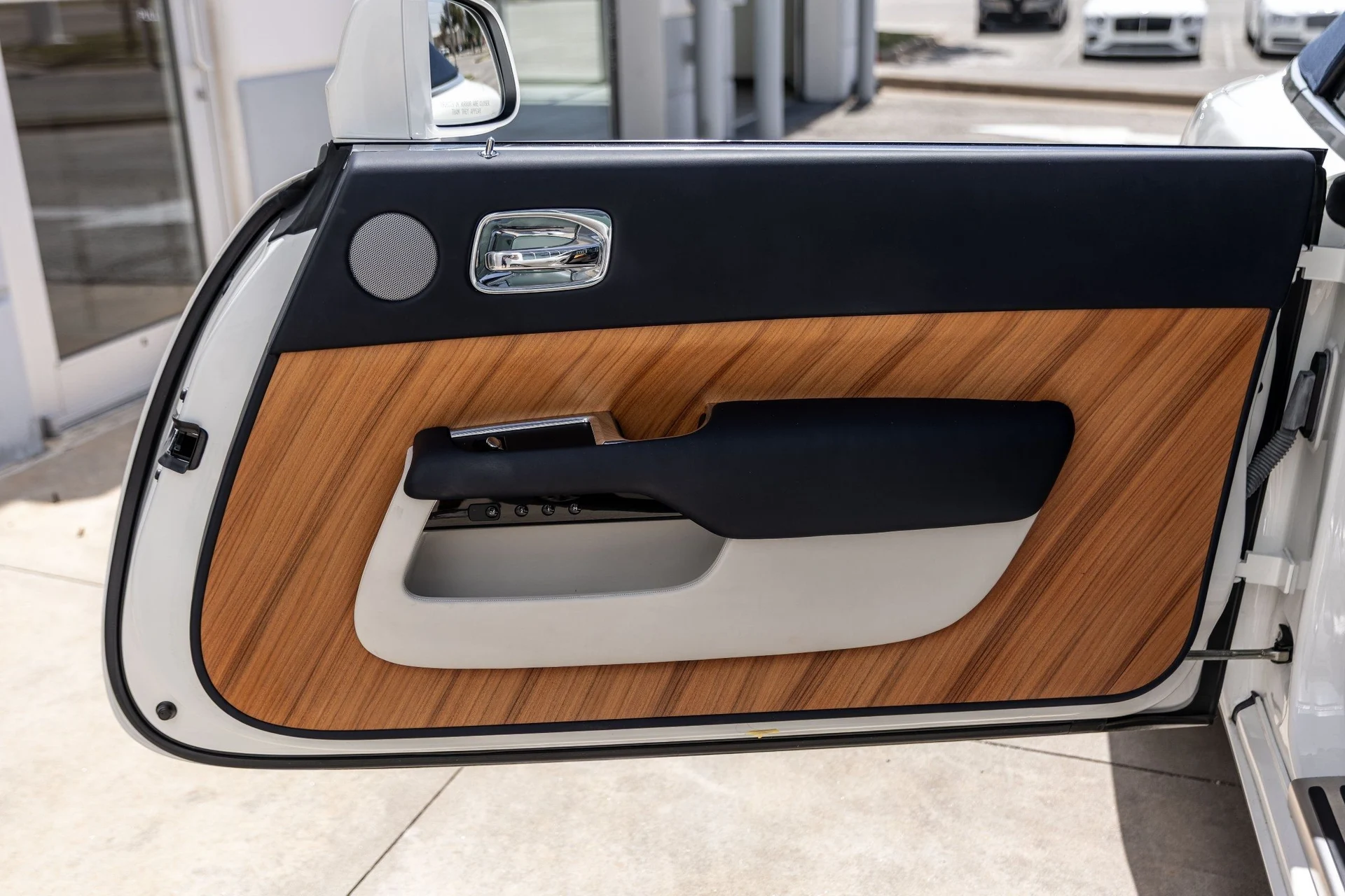 mph051_2695919475_Hi_Tech_Luxury_Imports_LLC_SCA_666_D50_HU_107224_image_51_d59d8fc86b
