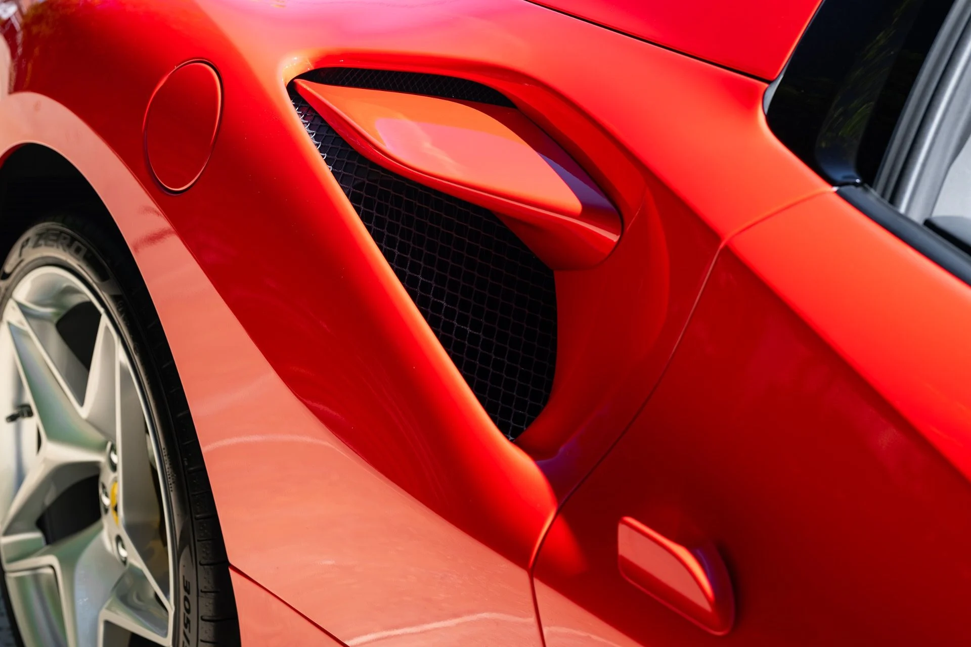 mph051_2733109733_Used_2022_Ferrari_F8_Spider_1791574017_f229668df6