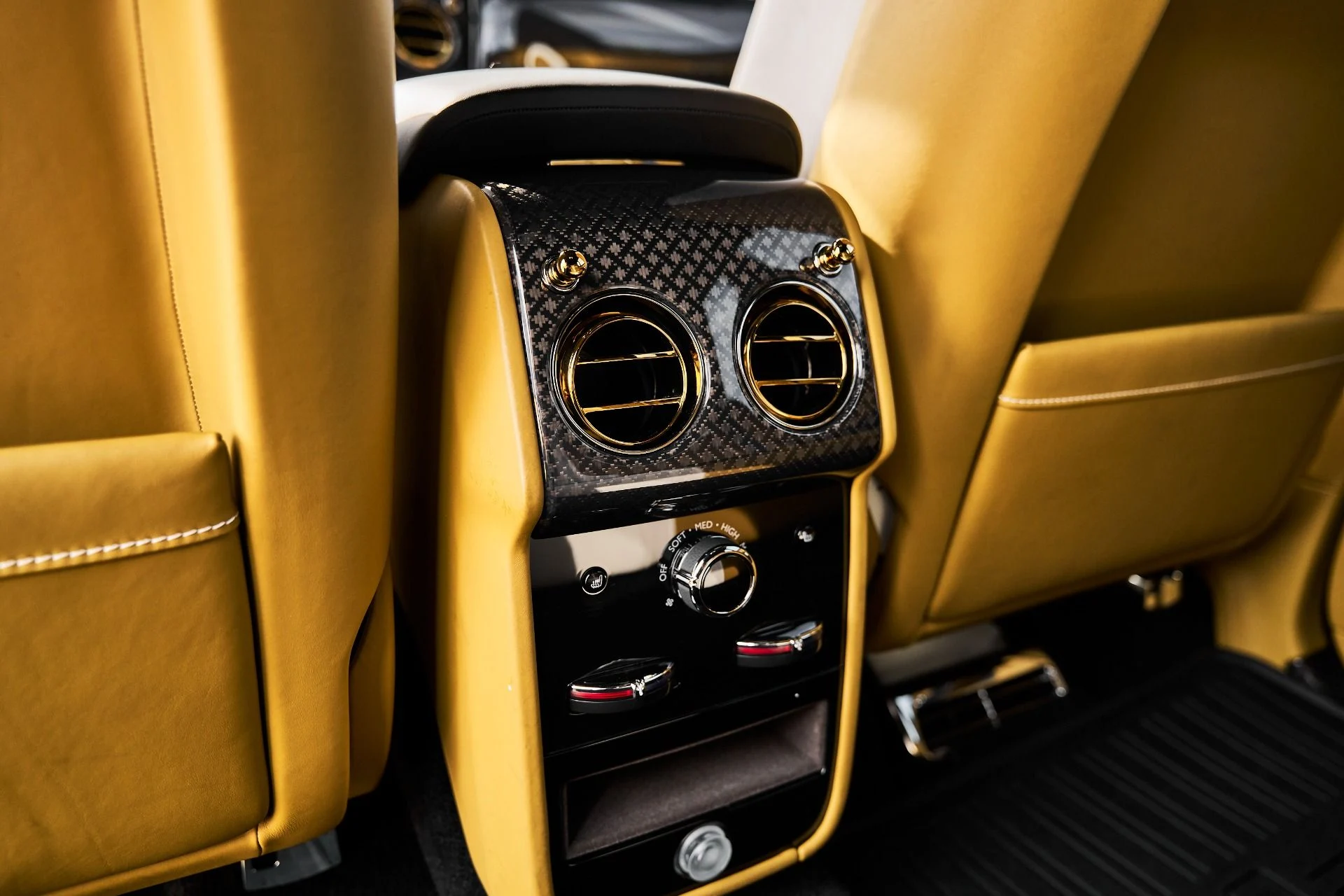 mph051_2742229904_Used_2026_Rolls_Royce_Cullinan_Black_Badge_1776556074_156aee3bb9