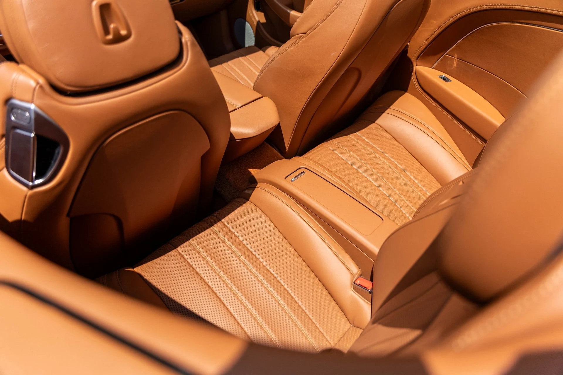 mph051_2742405868_Hi_Tech_Luxury_Imports_LLC_SCBDG_4_ZG_6_NC_091269_image_51_5b56843b7d